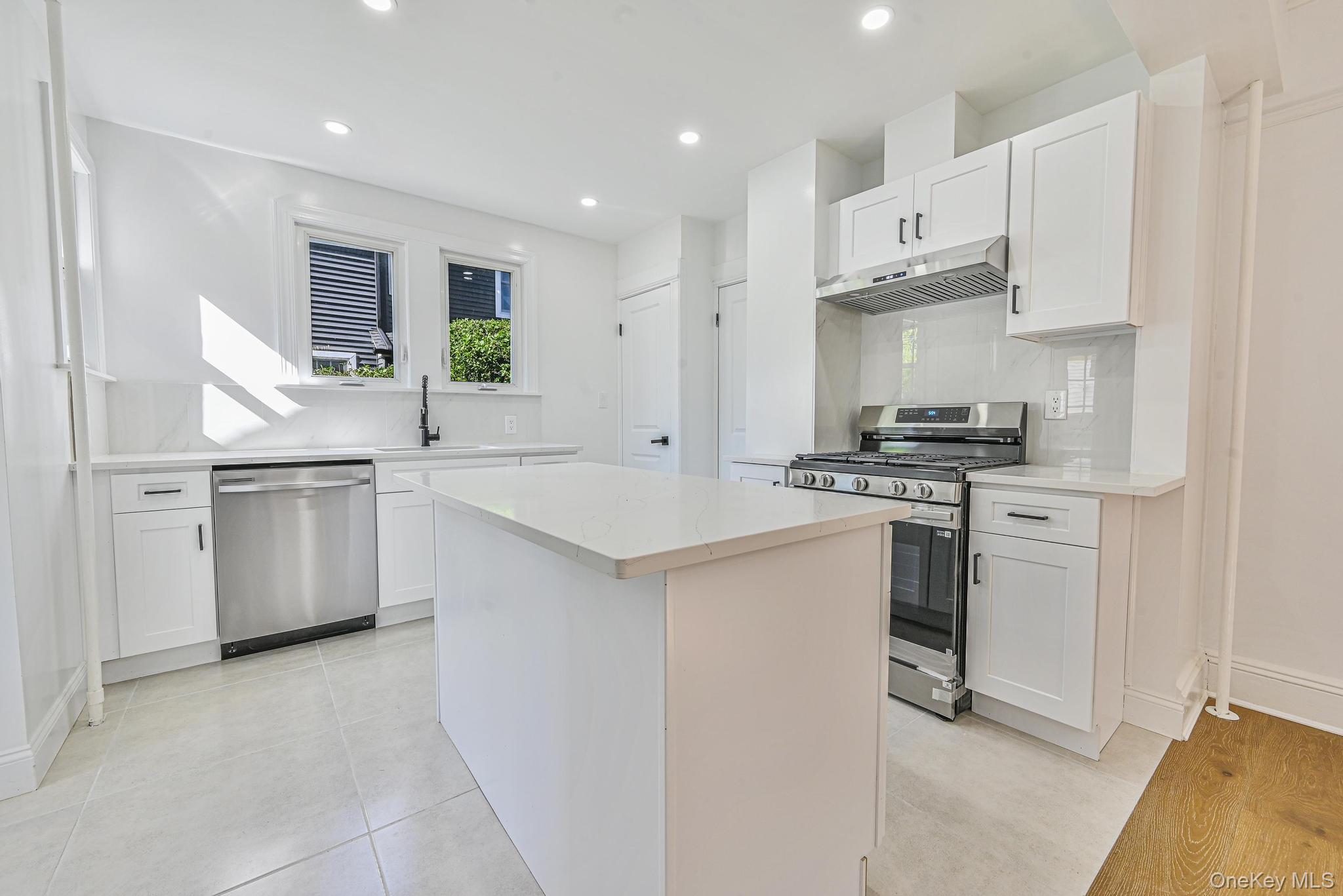 #9 photo, 108 N Forest Avenue, מחוז נסאו Rockville Centre , NY 11570