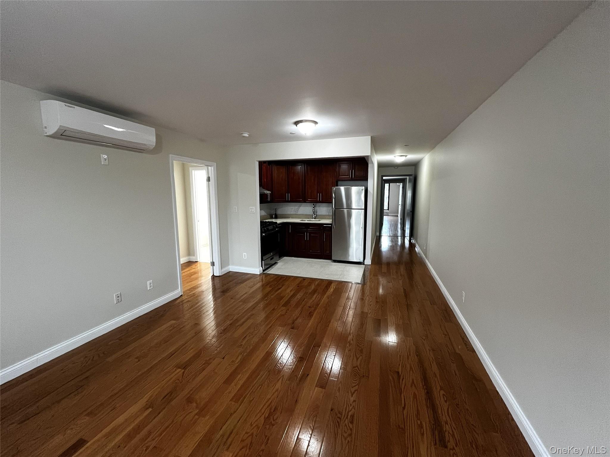 #1 photo, 7026 Queens Boulevard, קווינס Woodside , NY 11377