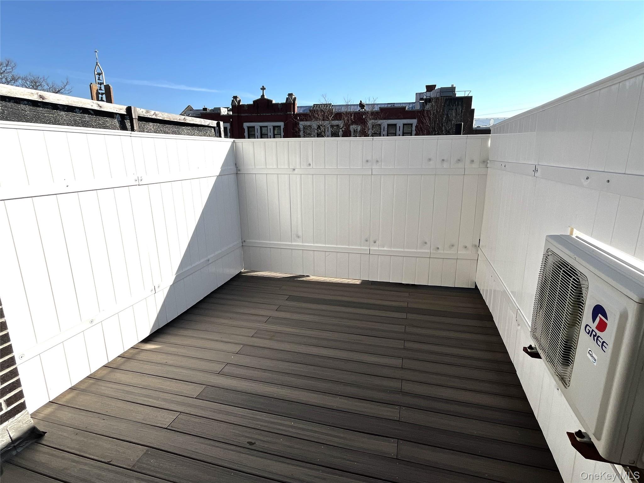 #15 photo, 7026 Queens Boulevard, קווינס Woodside , NY 11377