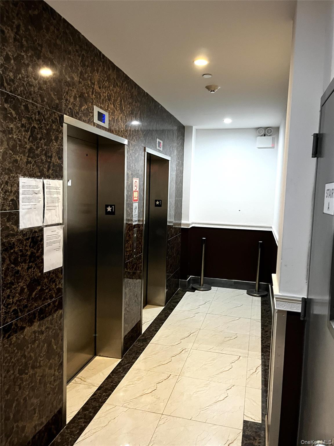 #16 photo, 7026 Queens Boulevard, קווינס Woodside , NY 11377