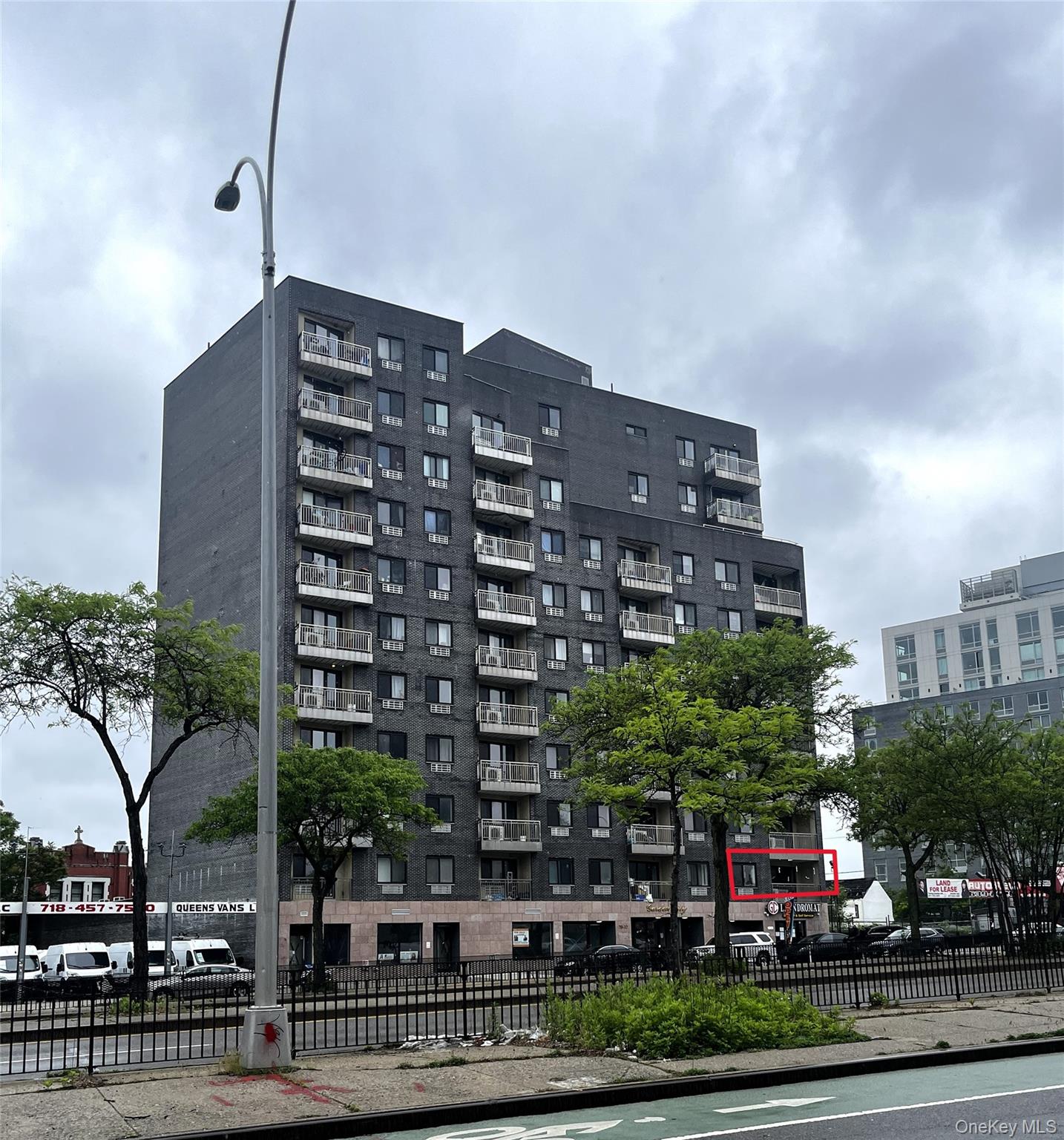 #18 photo, 7026 Queens Boulevard, קווינס Woodside , NY 11377