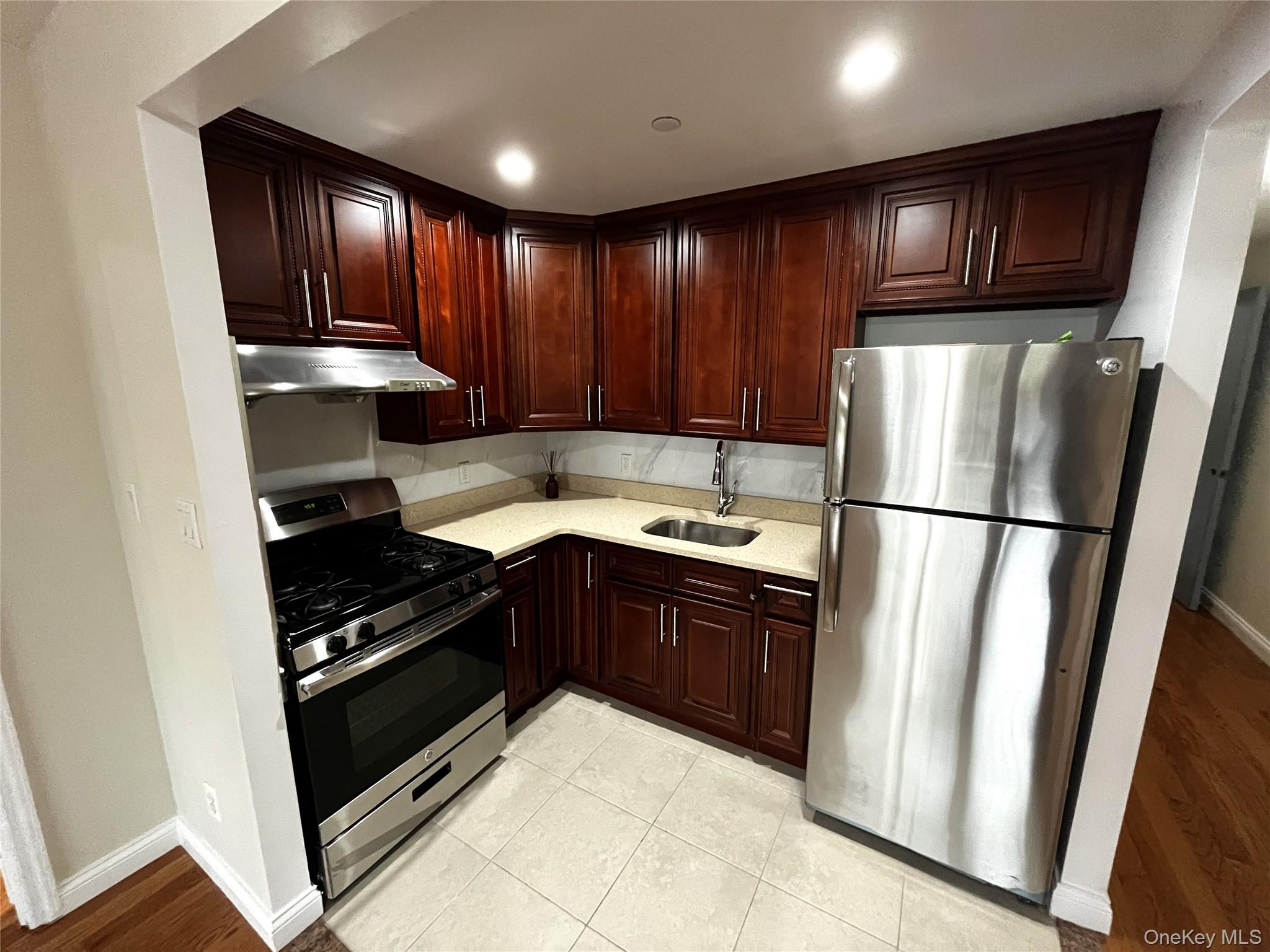 #3 photo, 7026 Queens Boulevard, קווינס Woodside , NY 11377