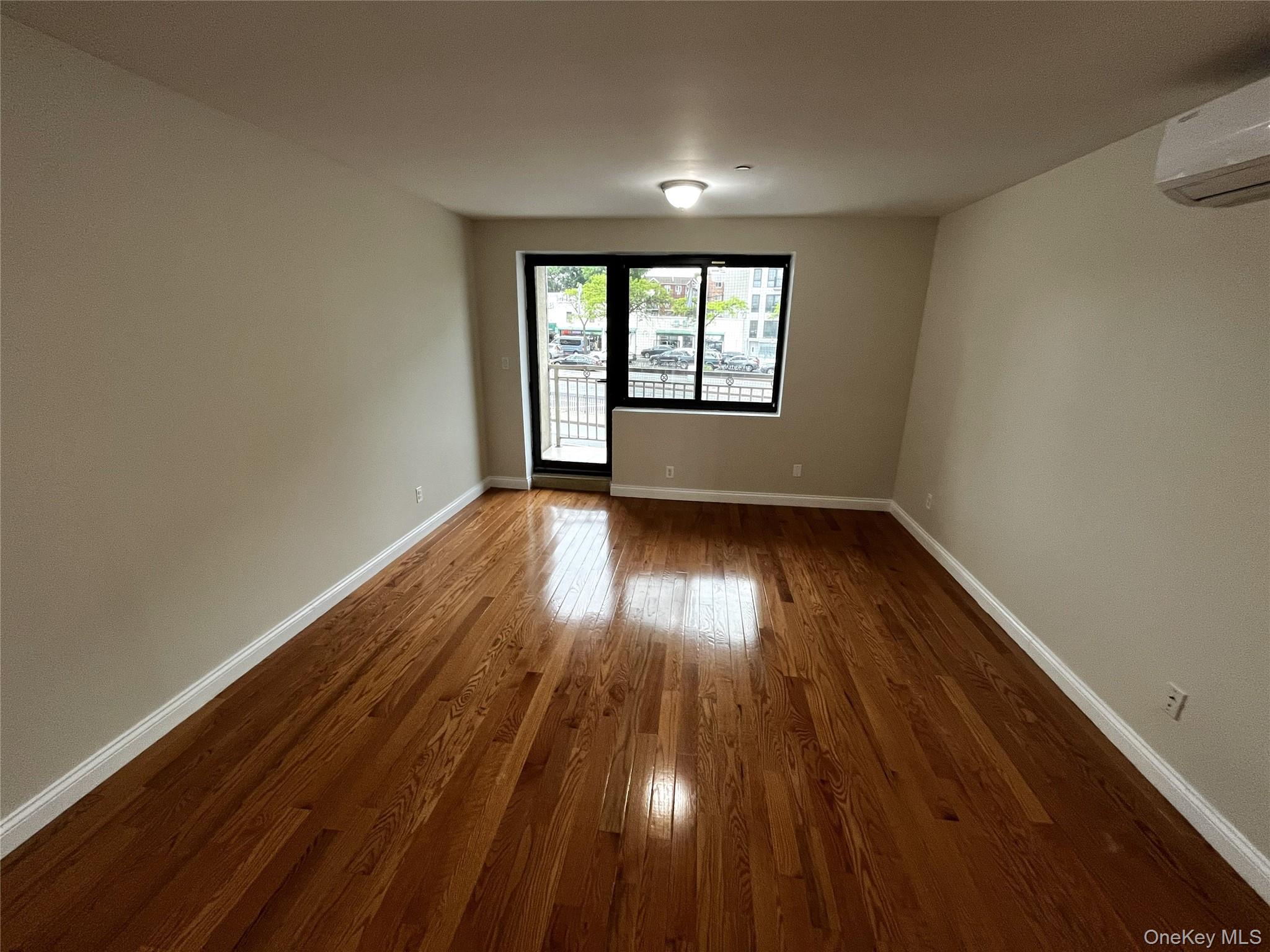 #4 photo, 7026 Queens Boulevard, קווינס Woodside , NY 11377