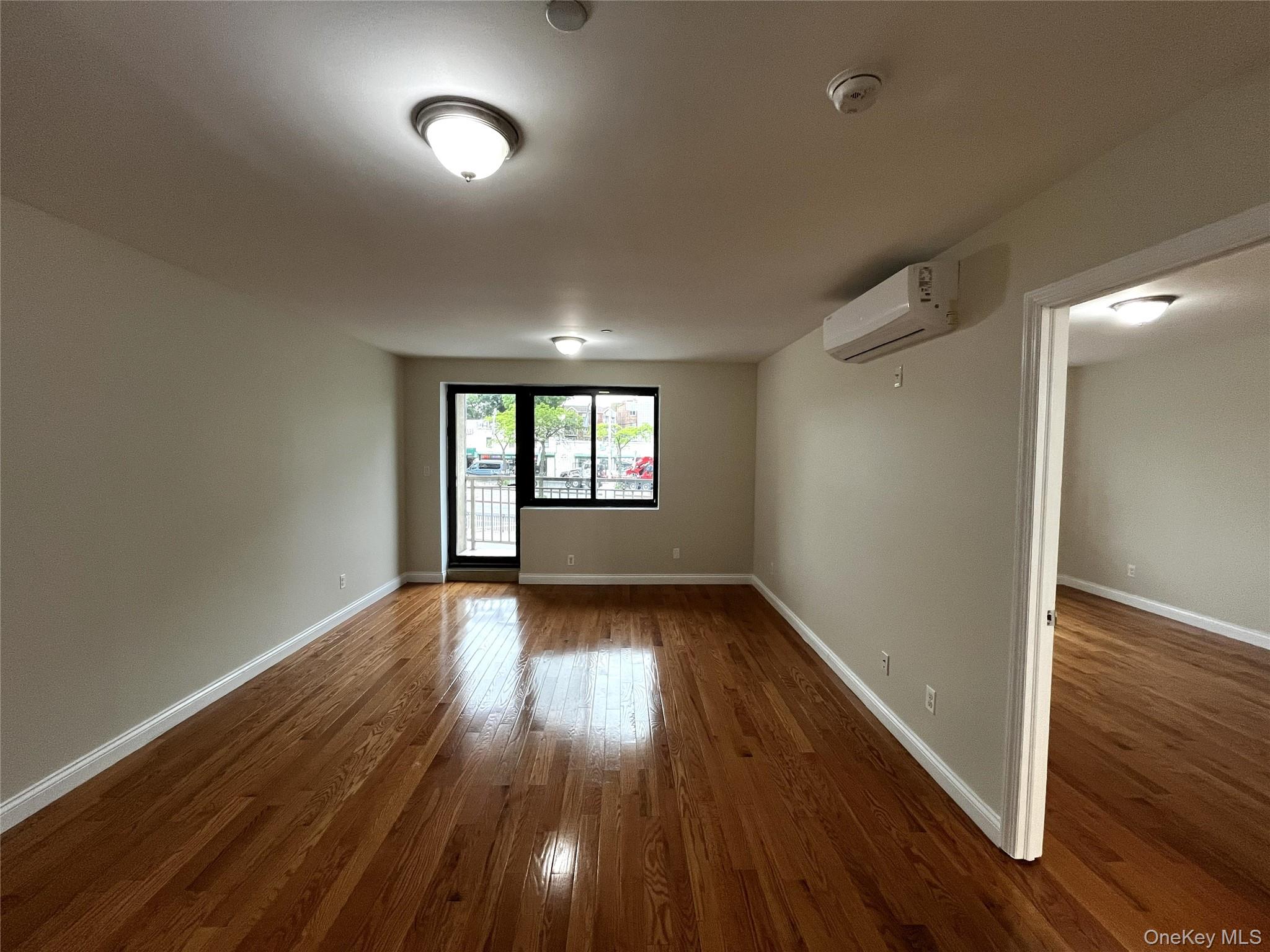 #5 photo, 7026 Queens Boulevard, קווינס Woodside , NY 11377