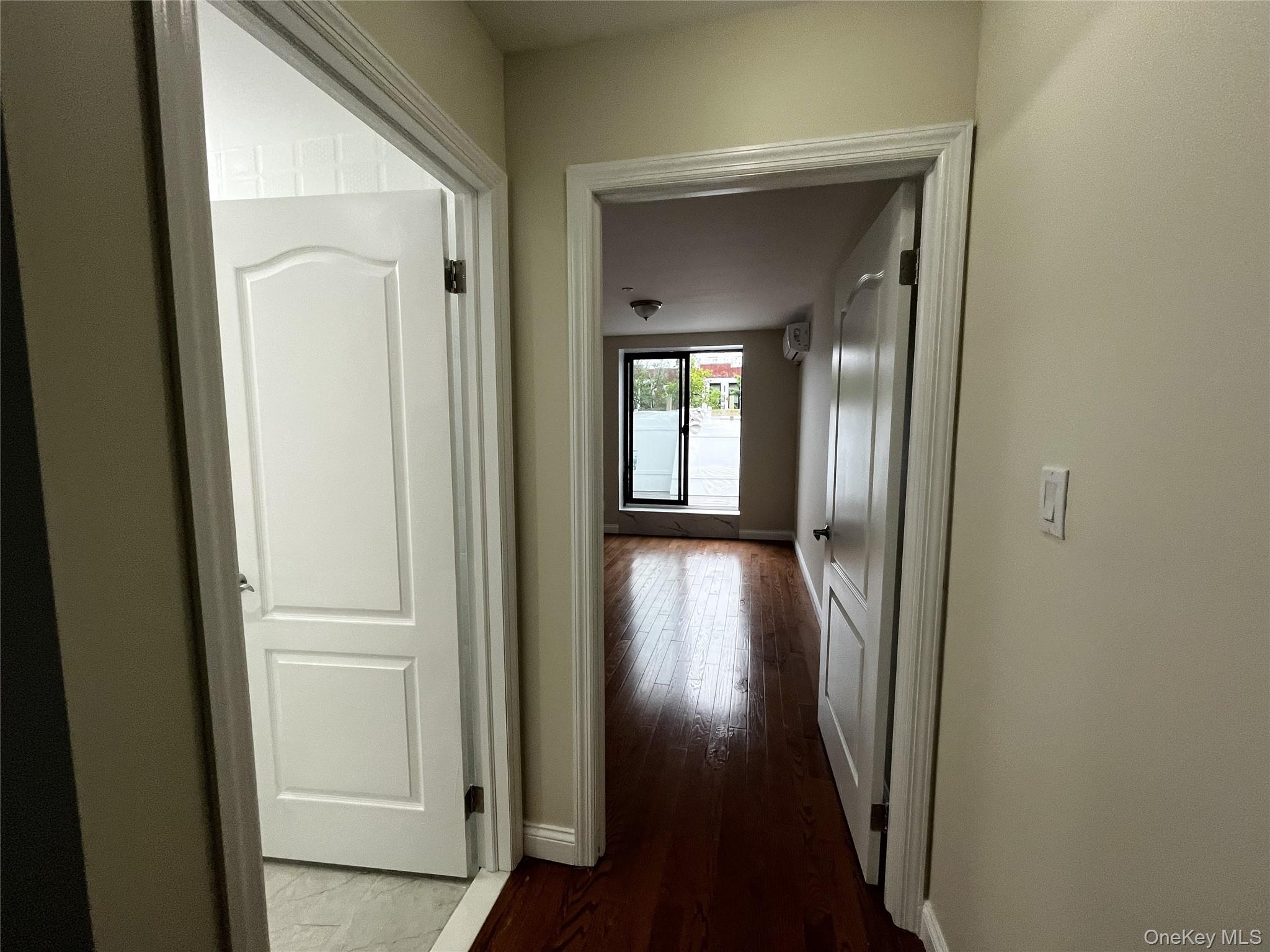 #7 photo, 7026 Queens Boulevard, קווינס Woodside , NY 11377