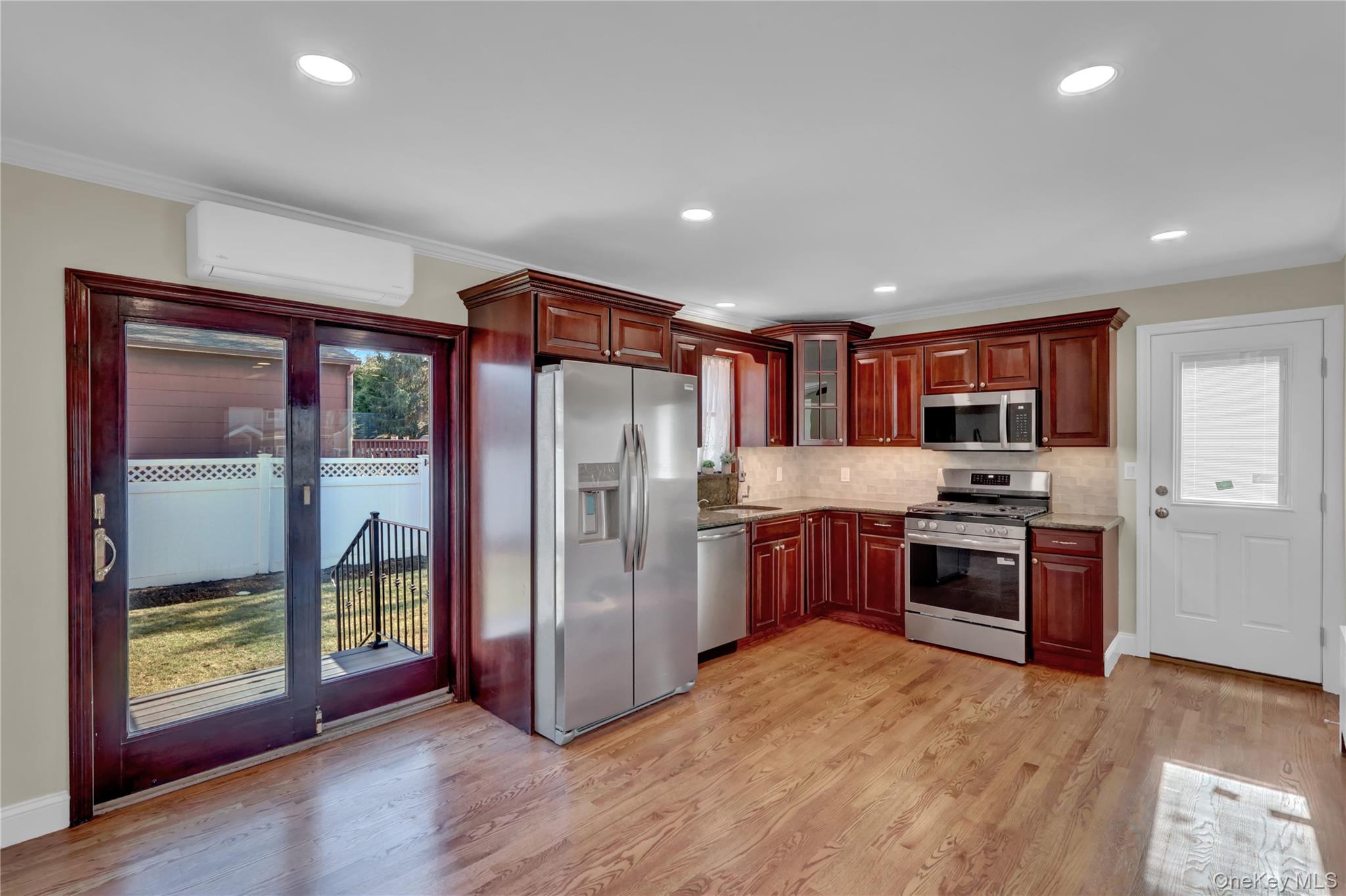 #14 photo, 45 Gregory Avenue, Нассау ‖ Merrick , NY 11566