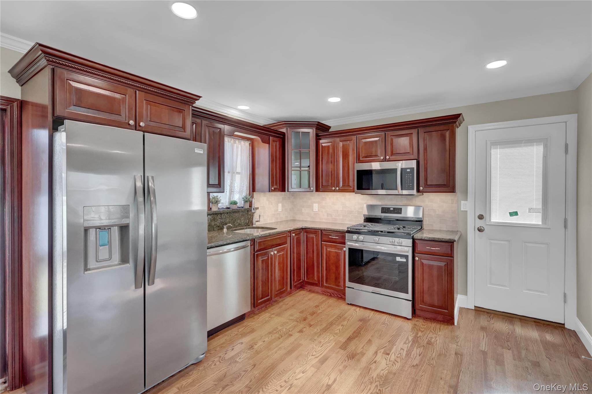 #16 photo, 45 Gregory Avenue, Нассау ‖ Merrick , NY 11566