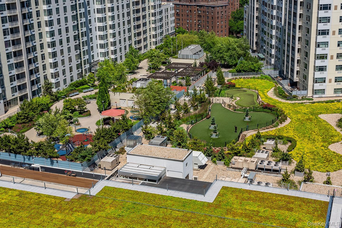 #1 photo, 40-28 College Point Boulevard, 뉴욕퀸즈 Flushing , NY 11354