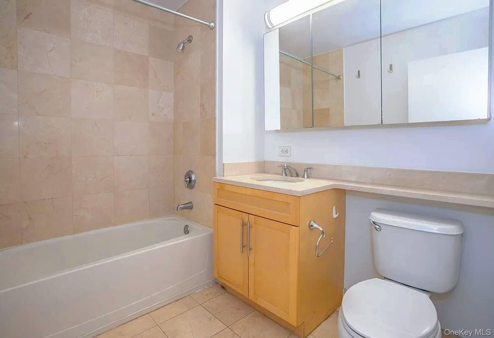 #11 photo, 40-28 College Point Boulevard, Flushing , NY 11354