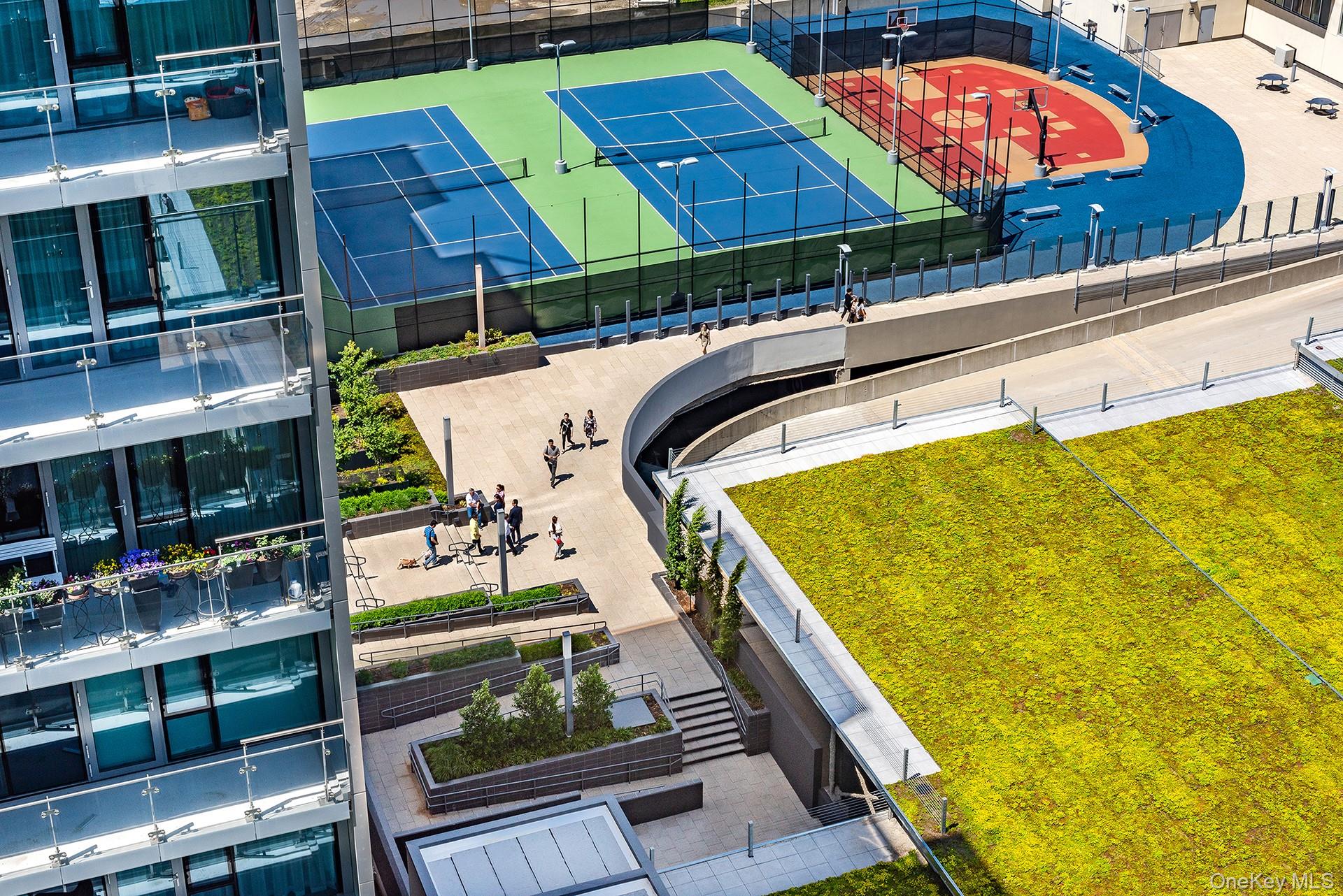 #2 photo, 40-28 College Point Boulevard, 뉴욕퀸즈 Flushing , NY 11354