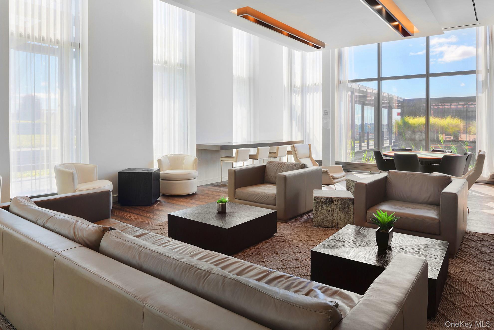 #5 photo, 40-28 College Point Boulevard, 뉴욕퀸즈 Flushing , NY 11354