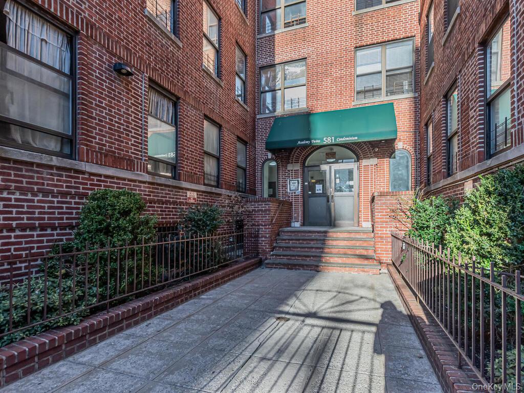 #13 photo, 581 Academy Street, מנהטן New York (Manhattan) , NY 10034