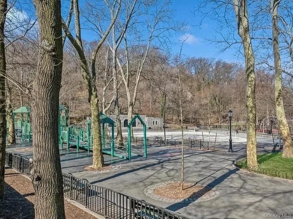 #15 photo, 581 Academy Street, מנהטן New York (Manhattan) , NY 10034