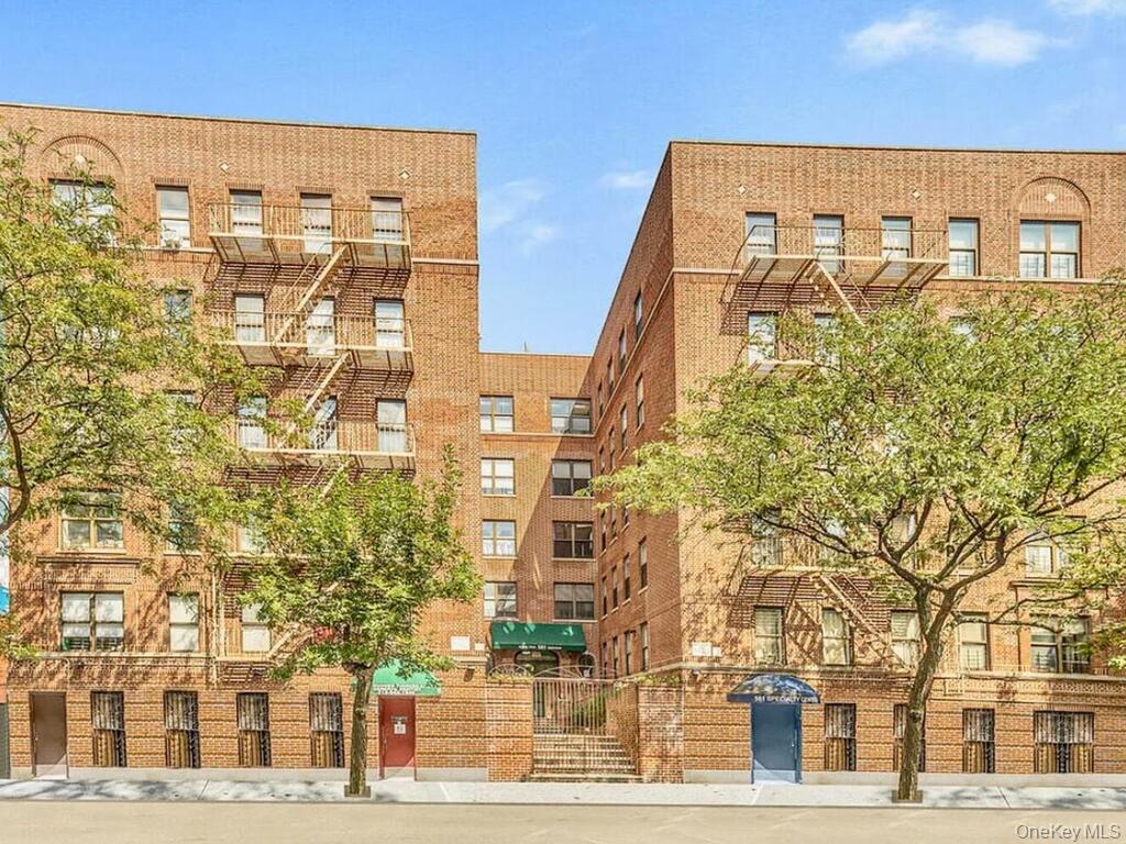 #17 photo, 581 Academy Street, מנהטן New York (Manhattan) , NY 10034