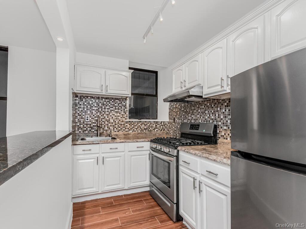 #6 photo, 581 Academy Street, מנהטן New York (Manhattan) , NY 10034