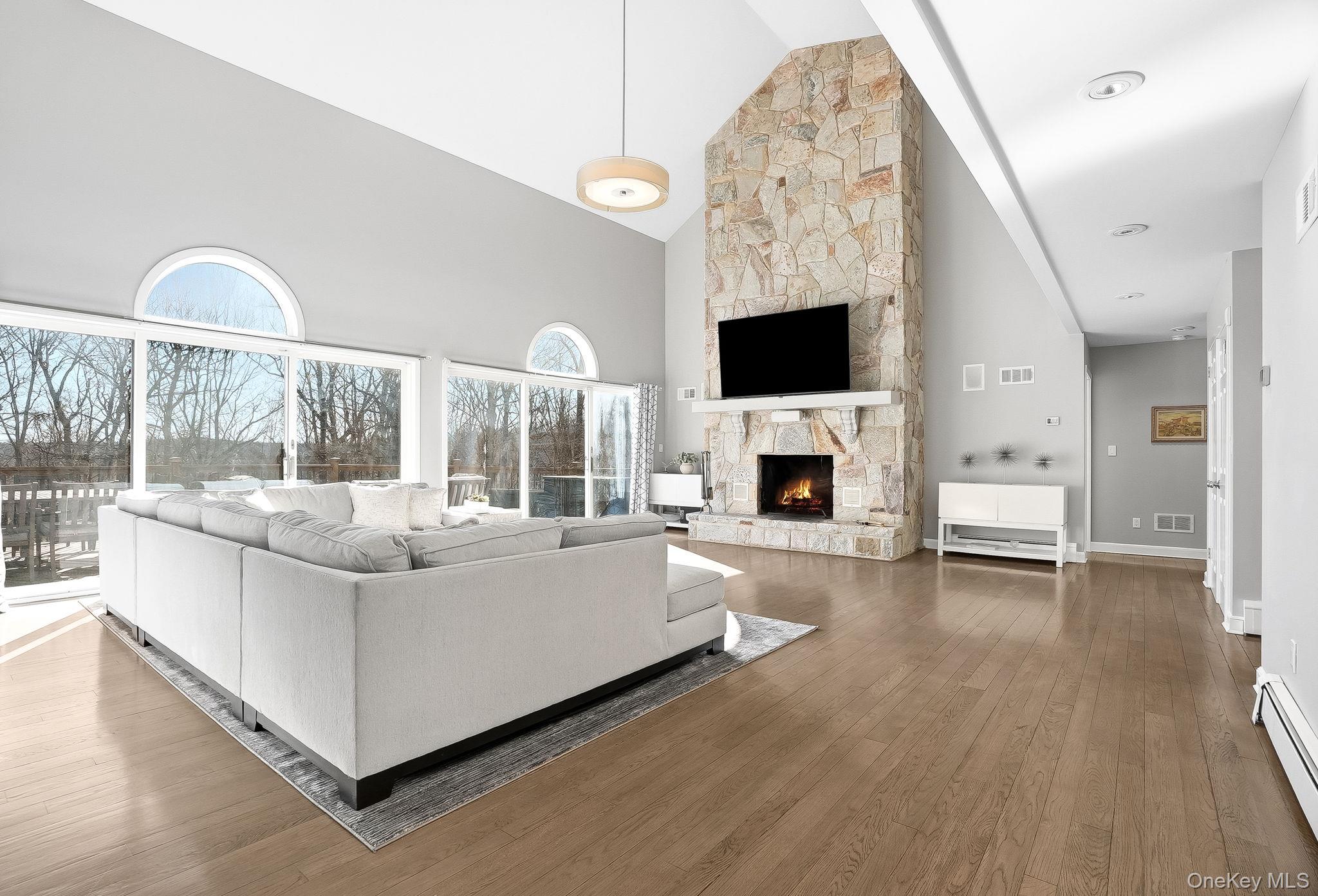 #3 photo, 2 Hemlock Rise, Armonk , NY 10504