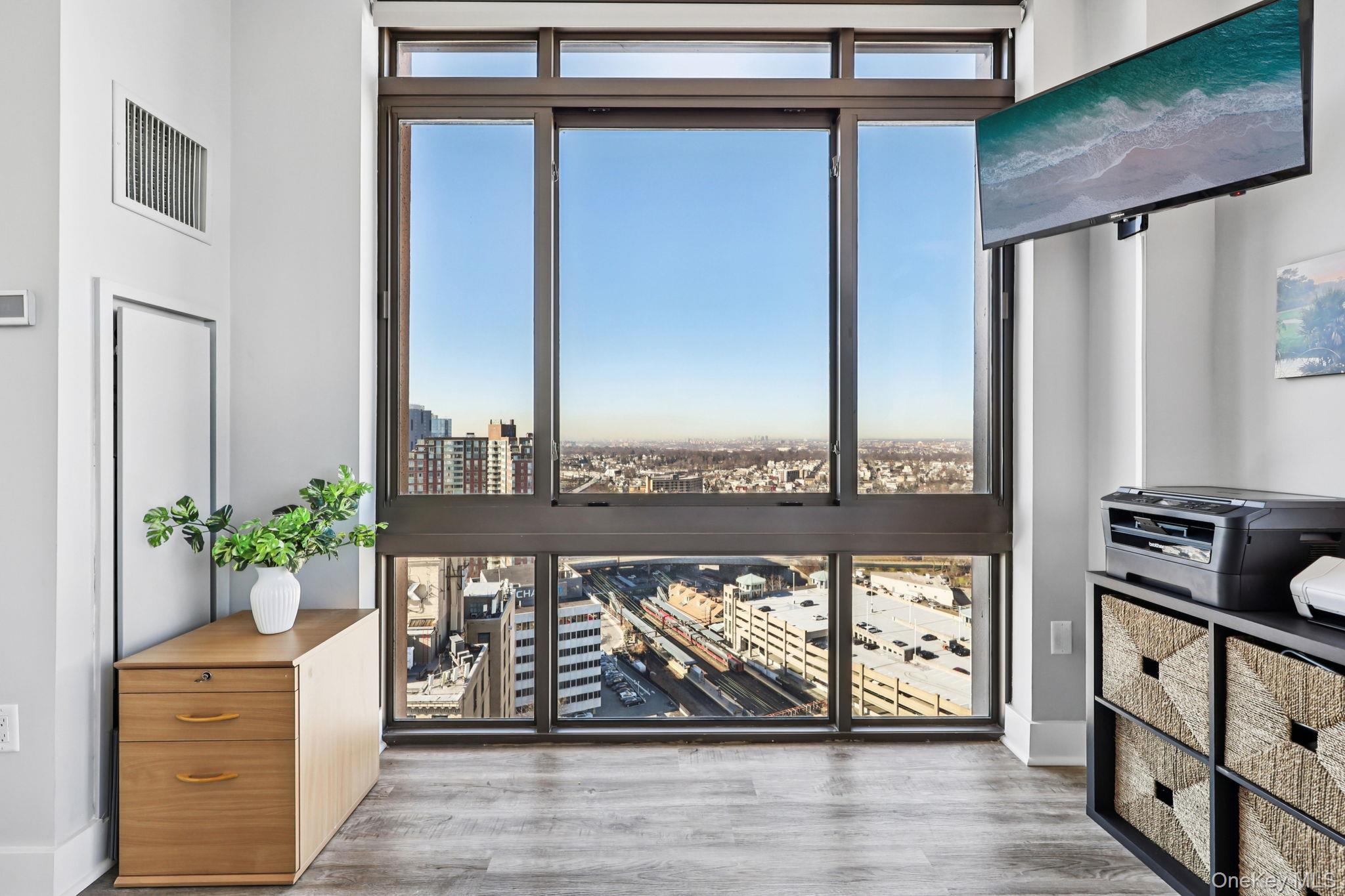 #10 photo, 175 Huguenot Street, New Rochelle , NY 10801