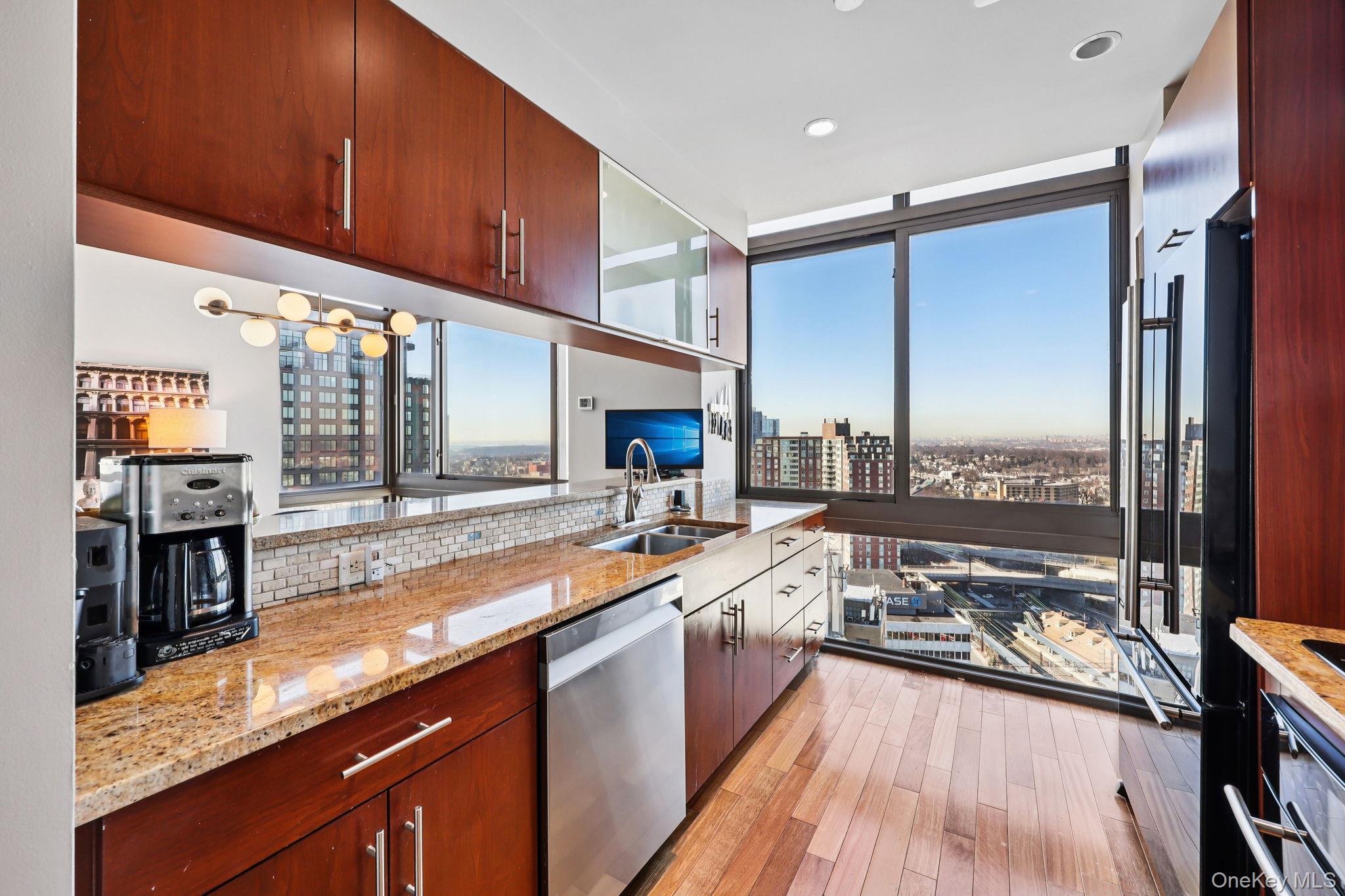 #15 photo, 175 Huguenot Street, New Rochelle , NY 10801