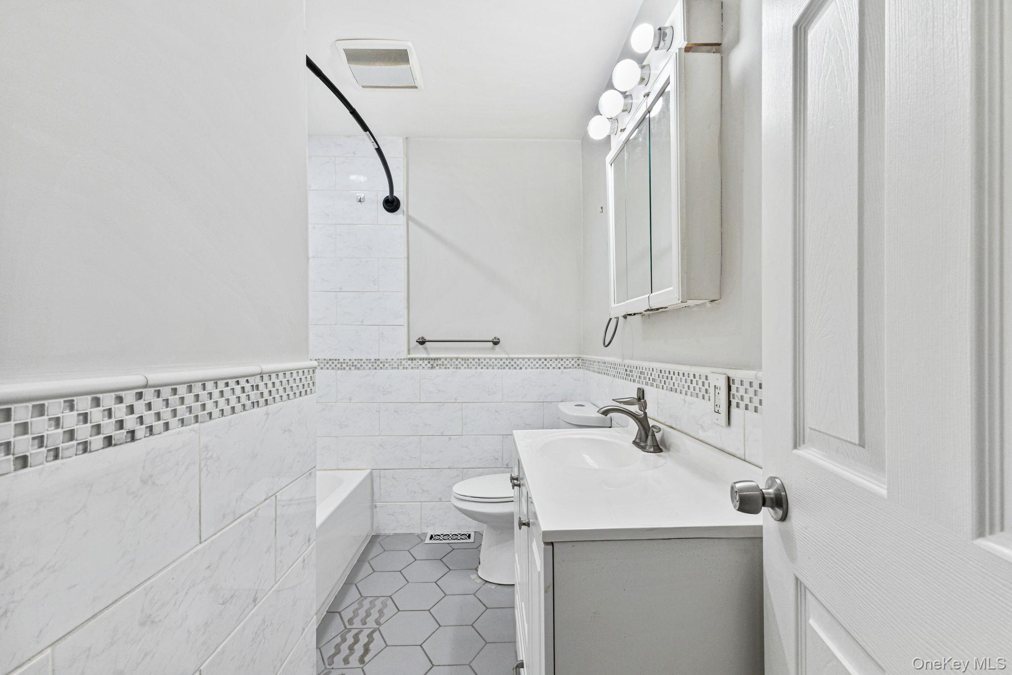 #16 photo, 43 Clifford Place, Harrison , NY 10528