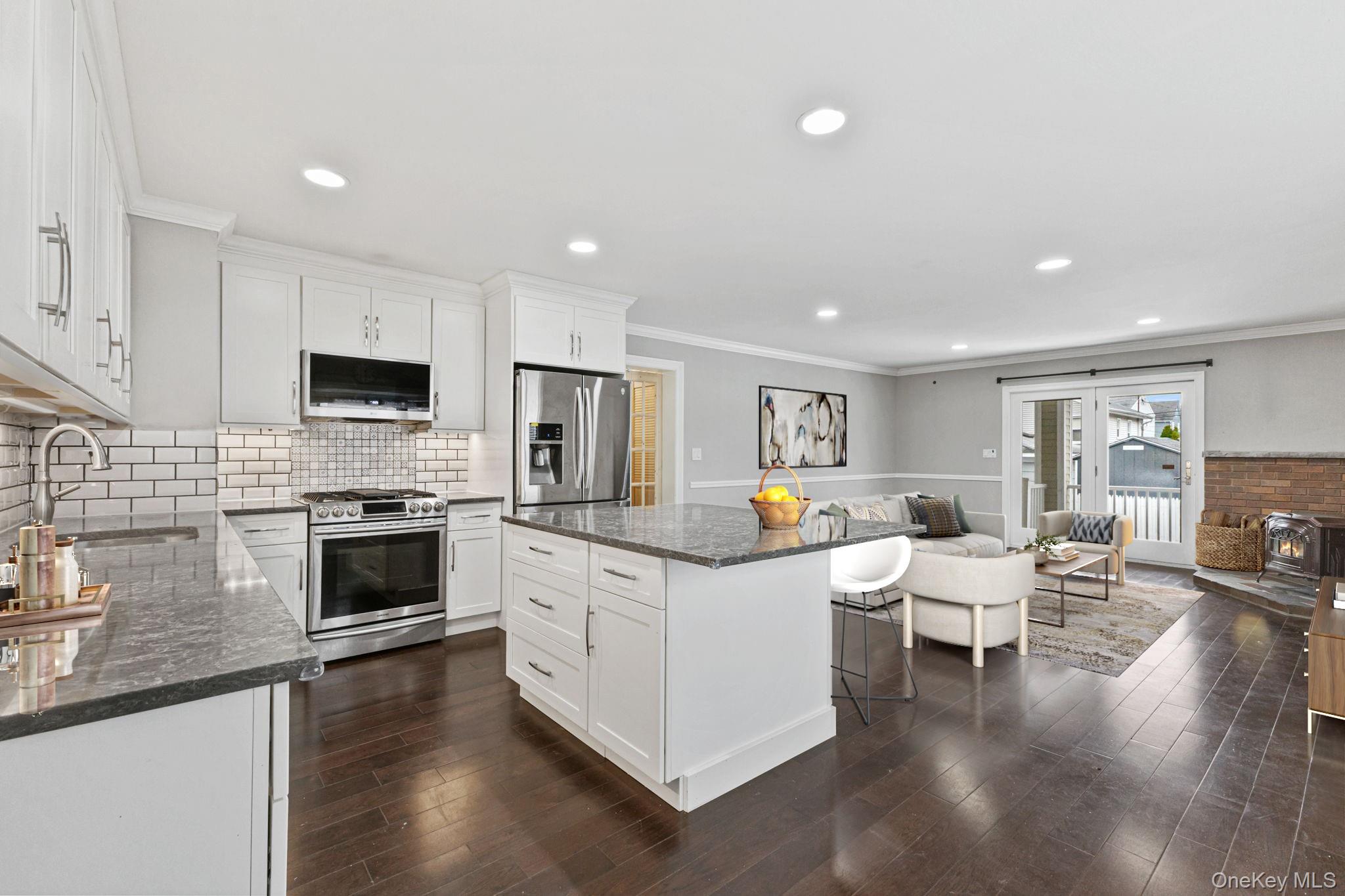 #3 photo, 43 Clifford Place, Harrison , NY 10528