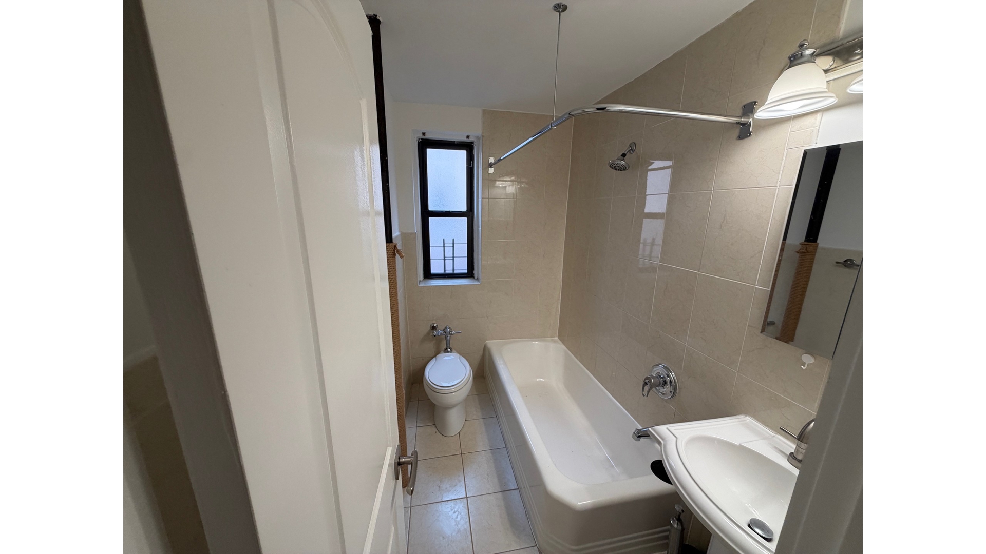 #7 photo, 445 W 240TH Street, 브롱크스 Fieldston , NY 10463