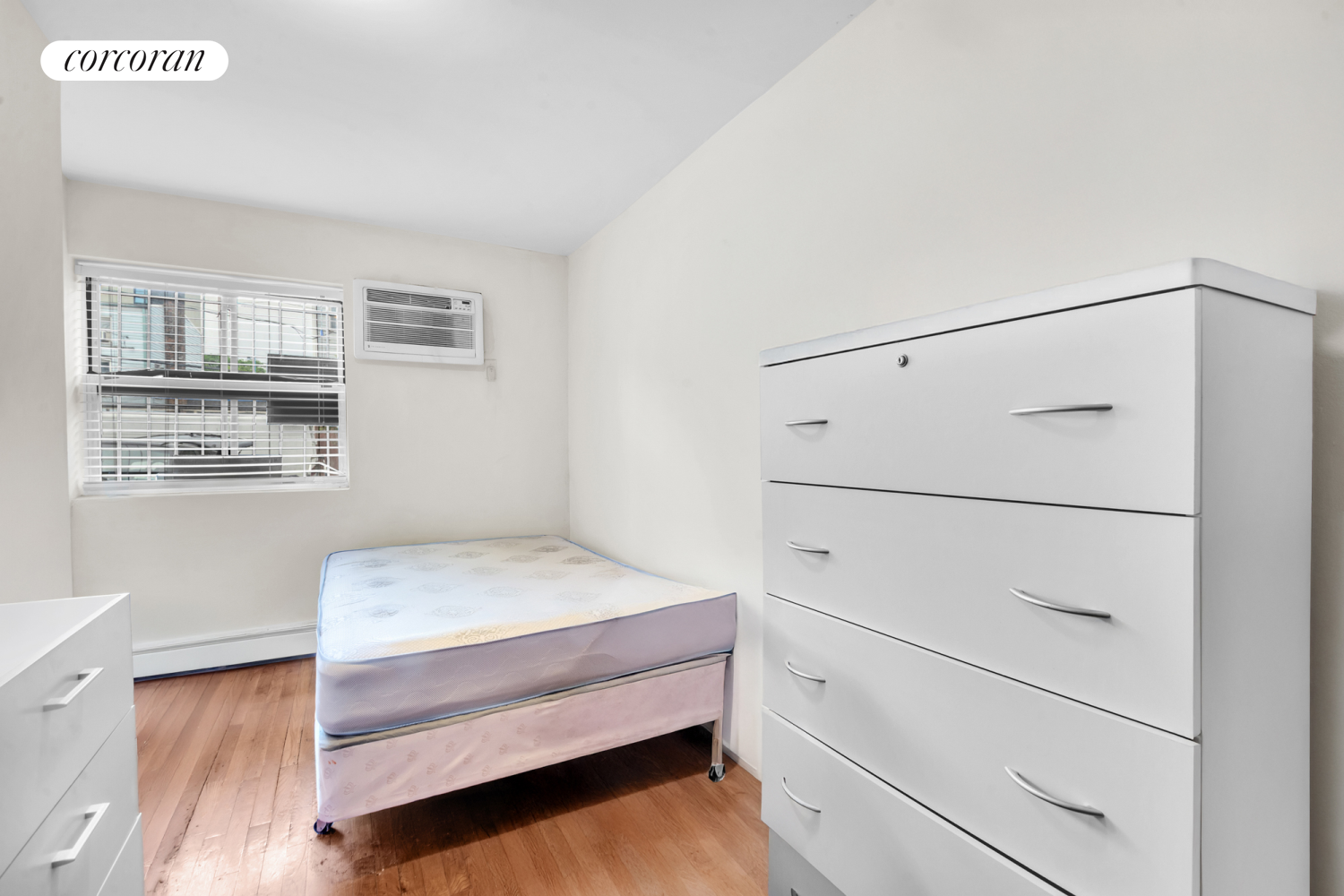 #11 photo, 11-46 WELLING Court, কুইন্‌স Astoria , NY 11102