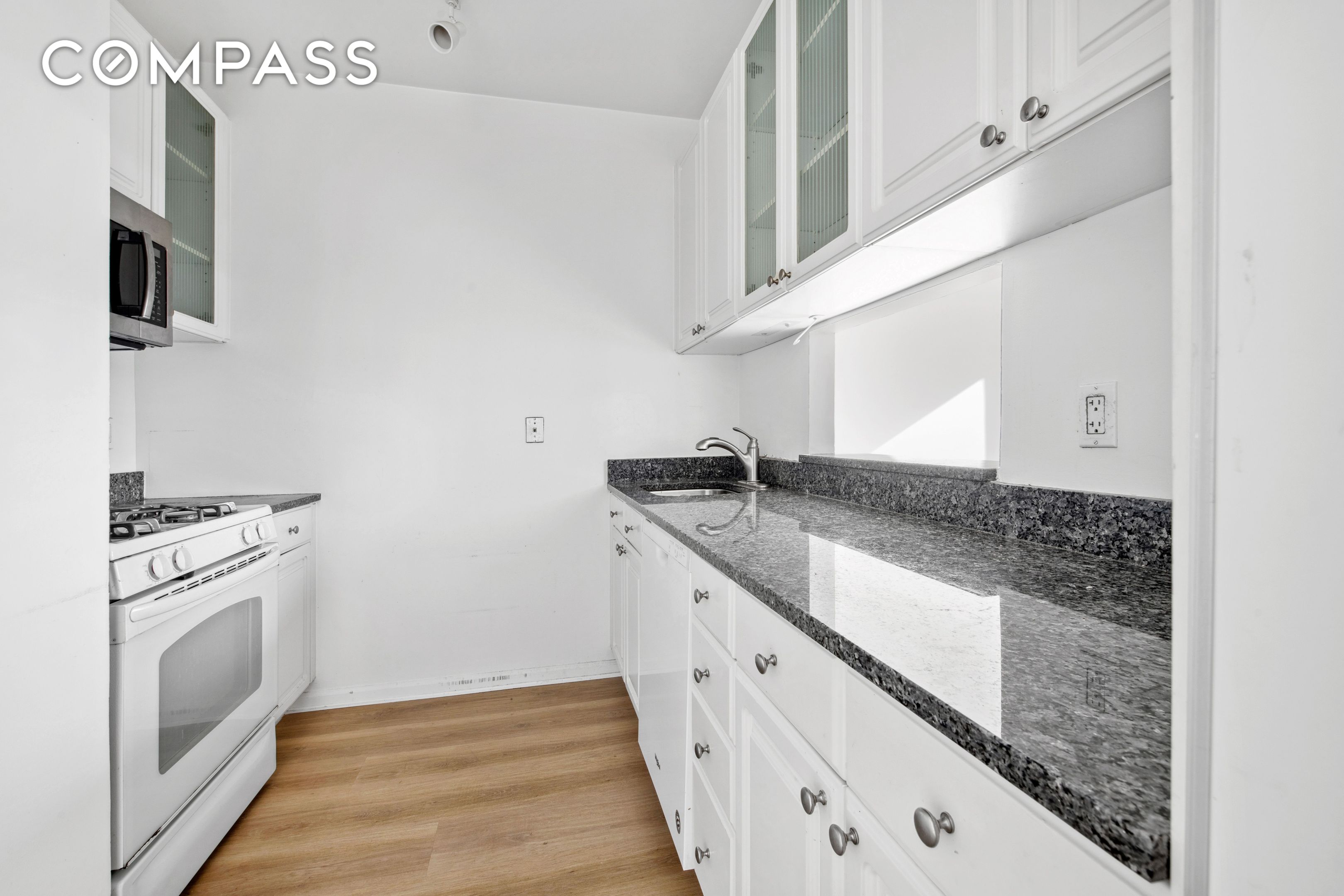 #8 photo, 201 W 72nd Street, Upper West Side , NY 10023