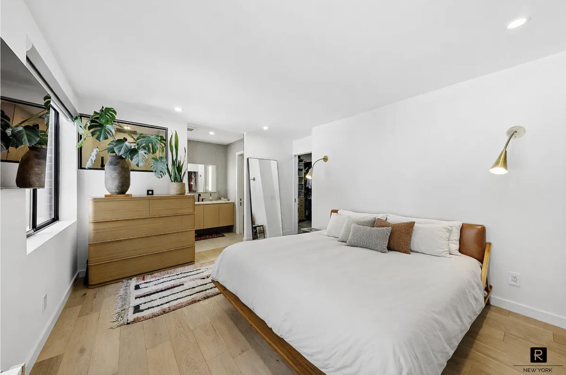 #11 photo, 239 E 10th Street, East Village , NY 10003