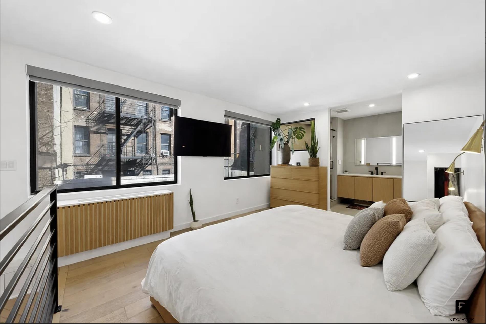 #12 photo, 239 E 10th Street, East Village , NY 10003