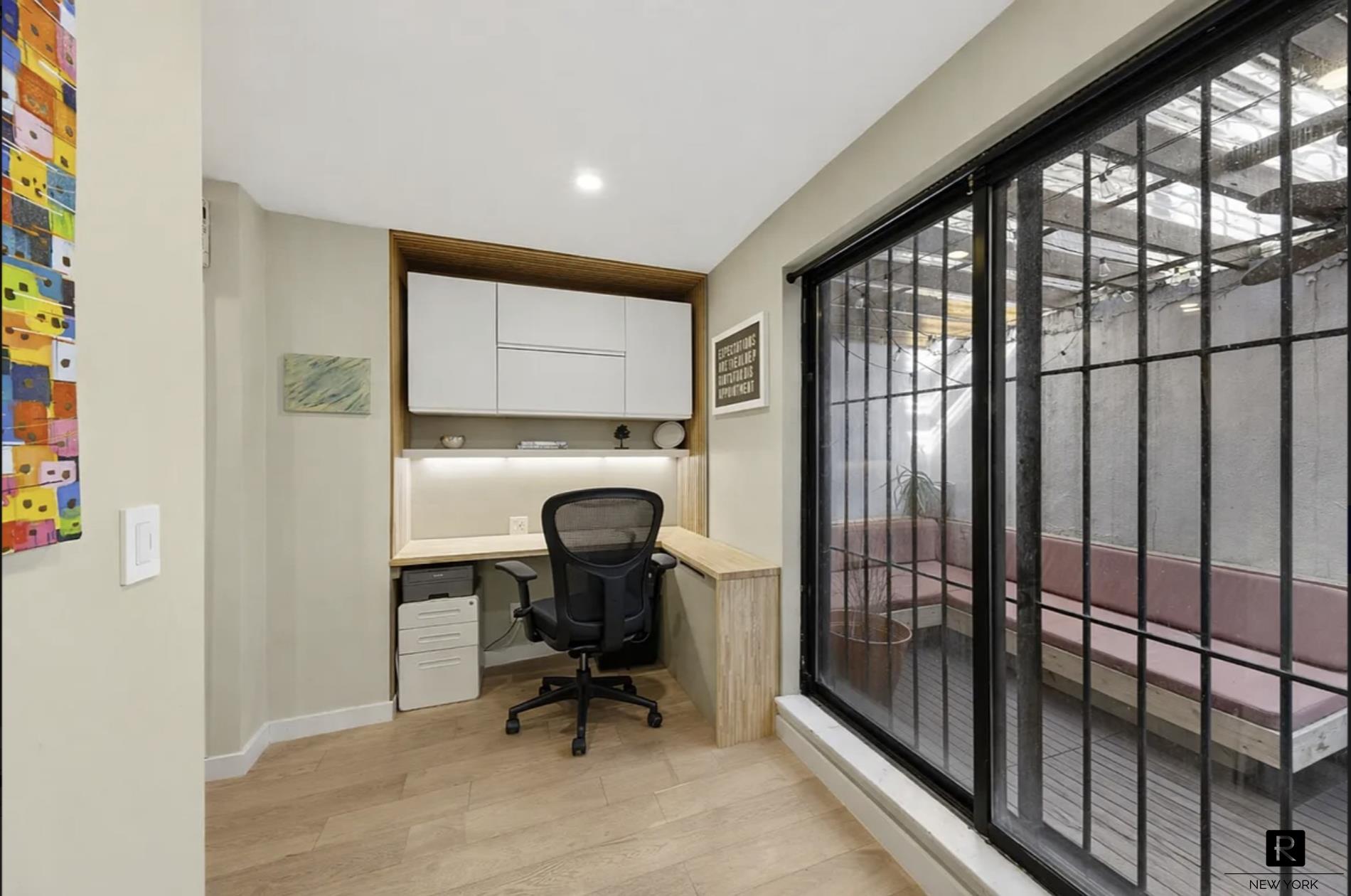 #18 photo, 239 E 10th Street, East Village , NY 10003