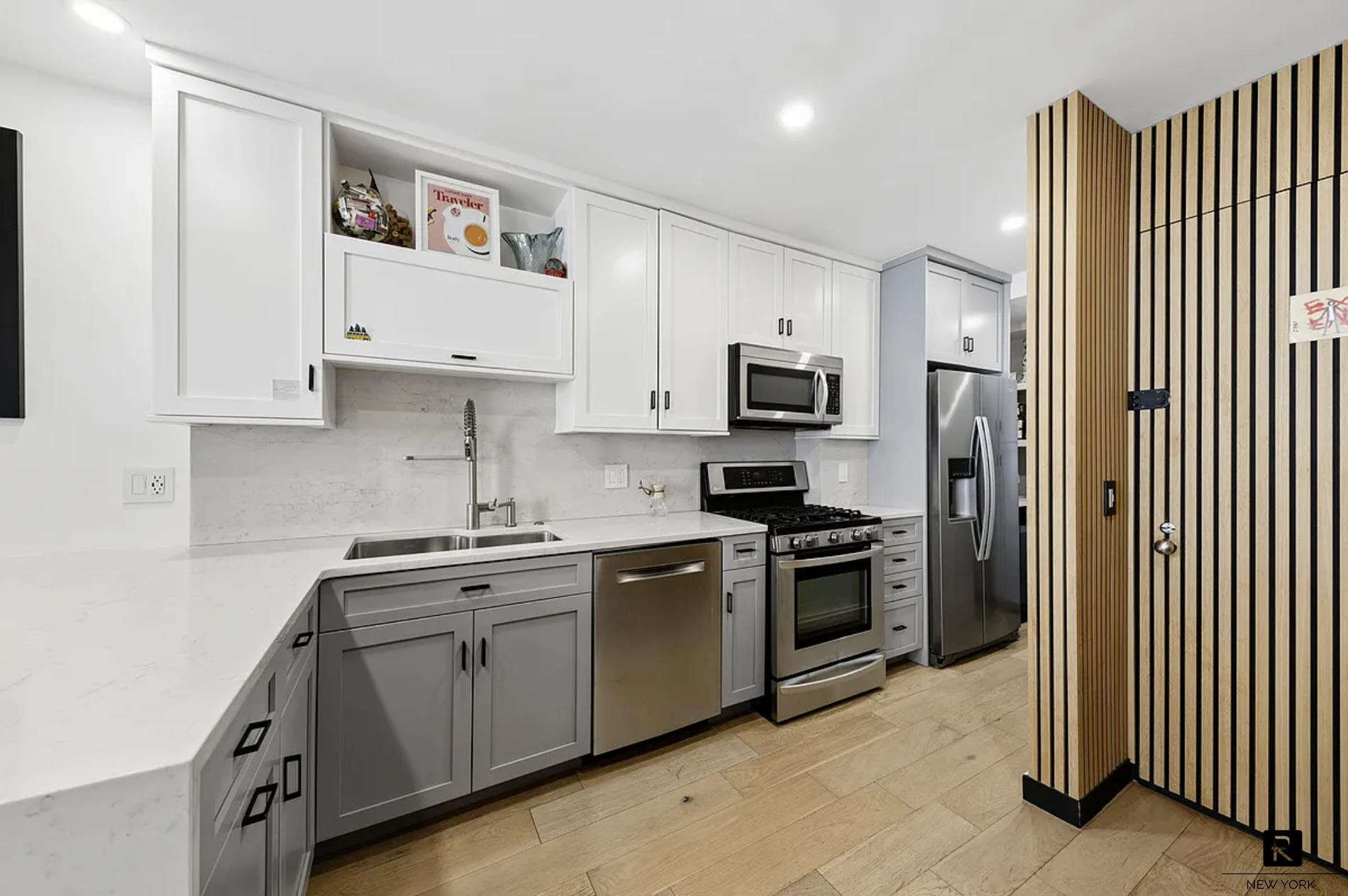 #7 photo, 239 E 10th Street, East Village , NY 10003