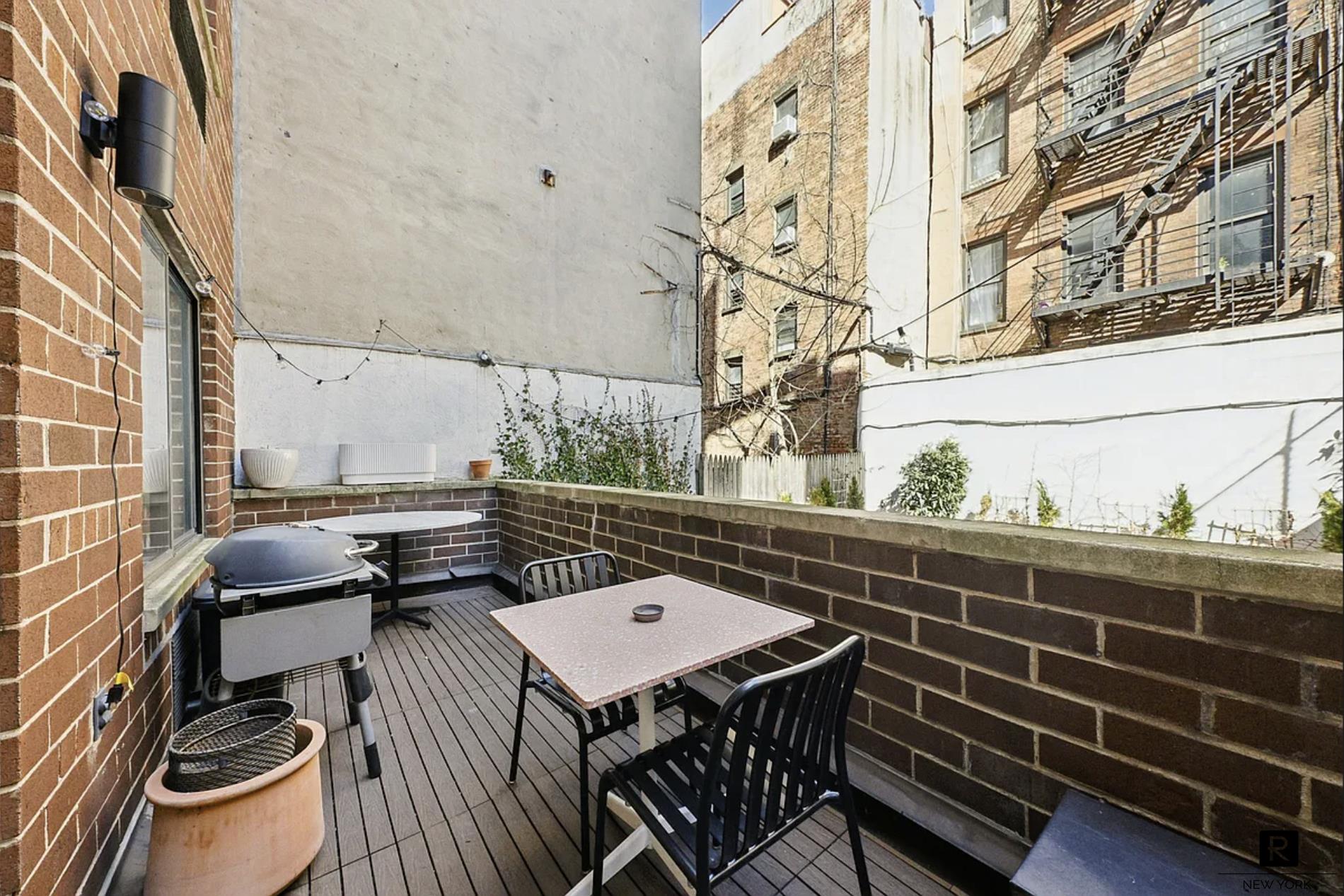 #9 photo, 239 E 10th Street, East Village , NY 10003