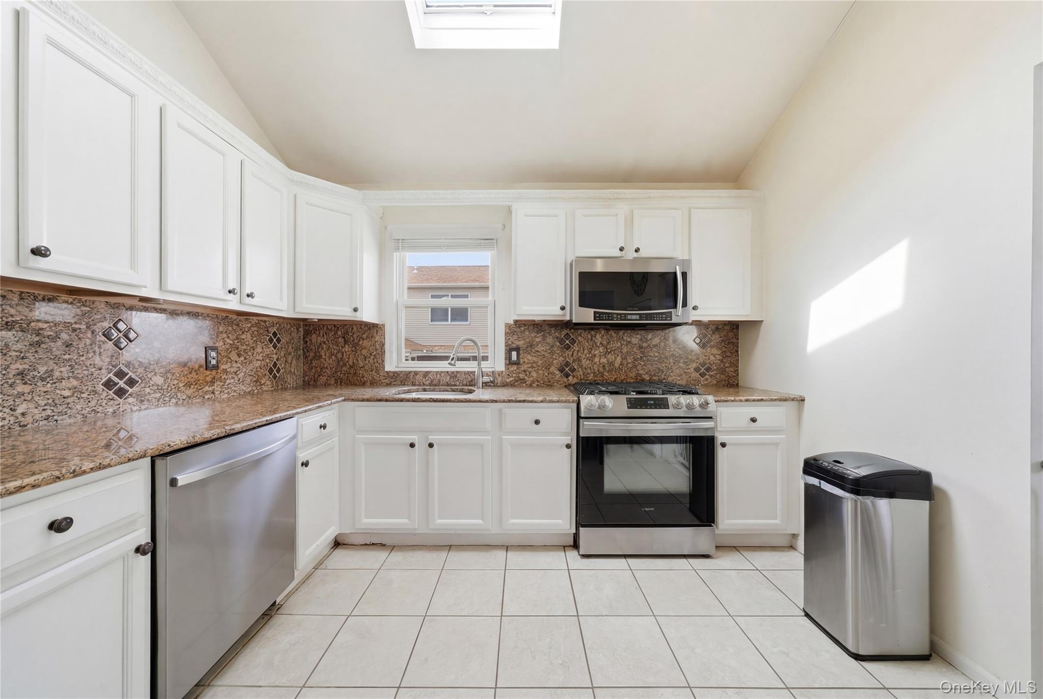 #12 photo, 1100 Jefferson Place, Baldwin , NY 11510