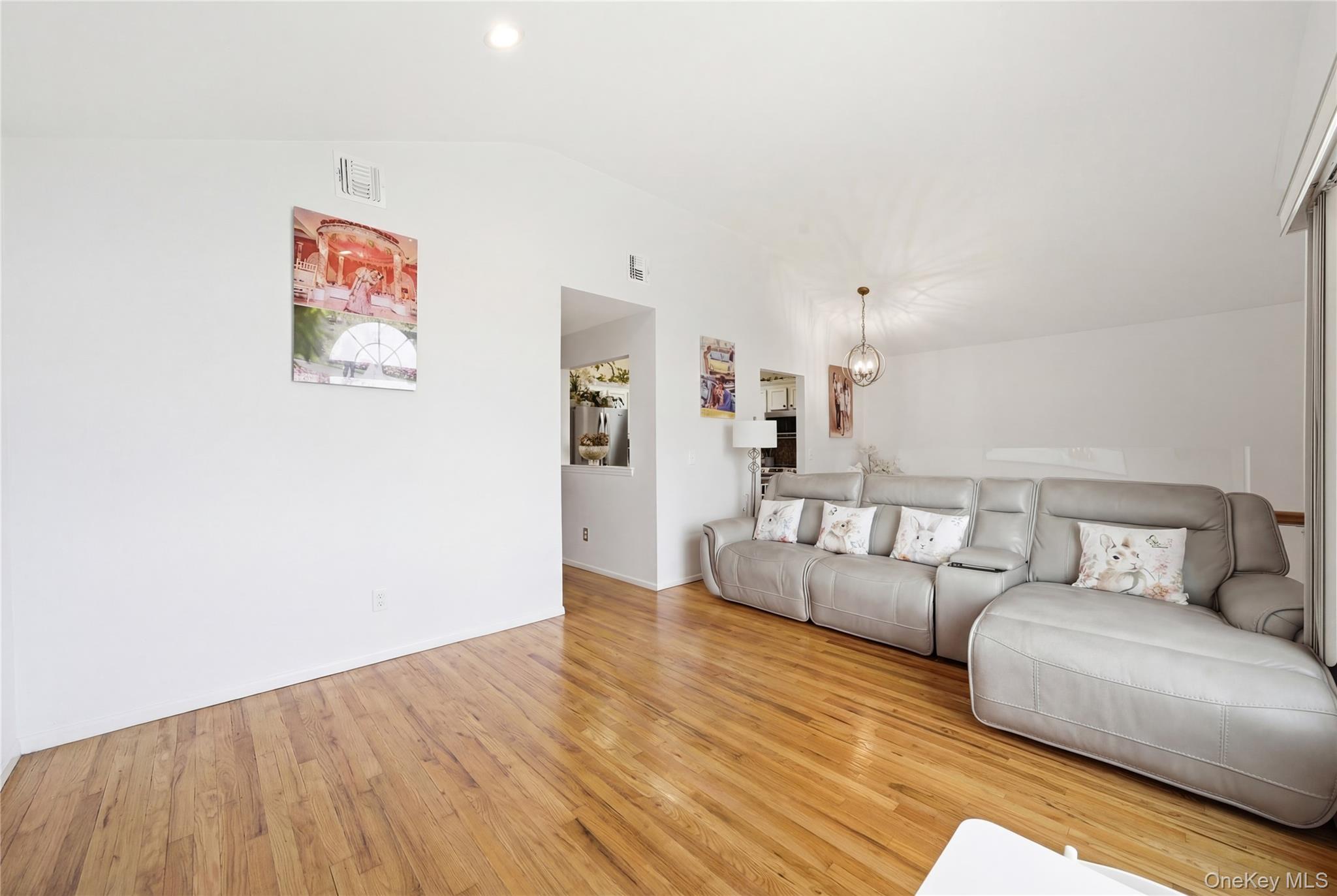 #14 photo, 1100 Jefferson Place, Baldwin , NY 11510