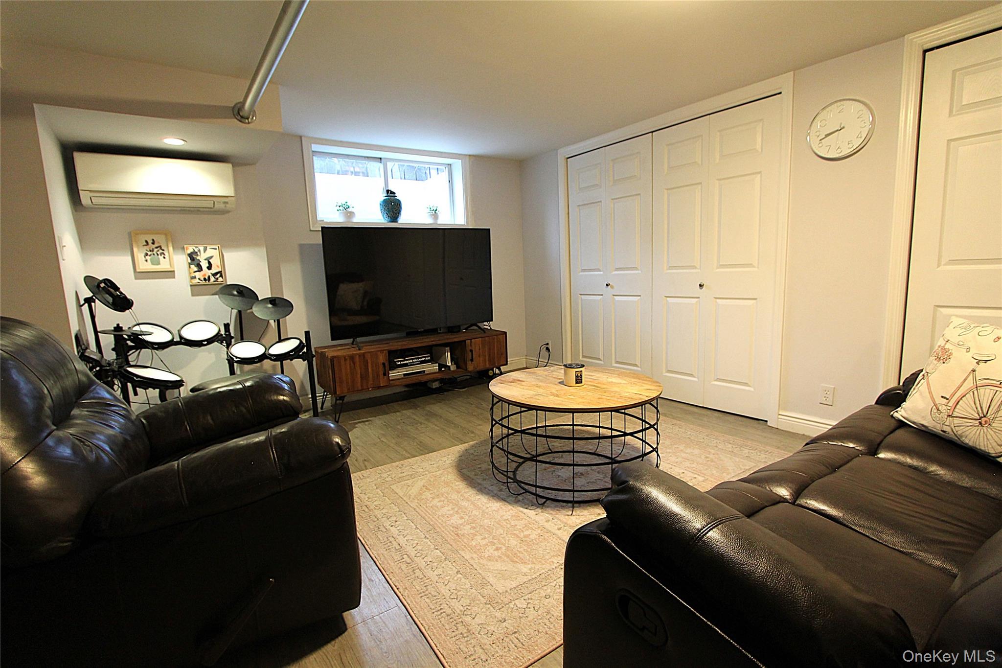 #18 photo, 61-21 81st Street, Middle Village , NY 11379