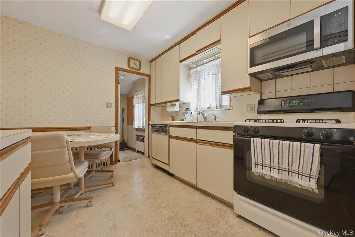 #11 photo, 25 Raymond Street, Rockville Centre , NY 11570