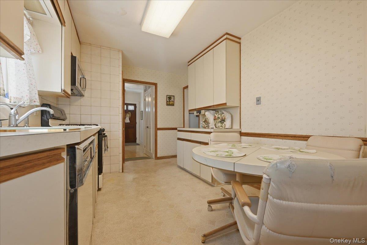 #13 photo, 25 Raymond Street, Rockville Centre , NY 11570