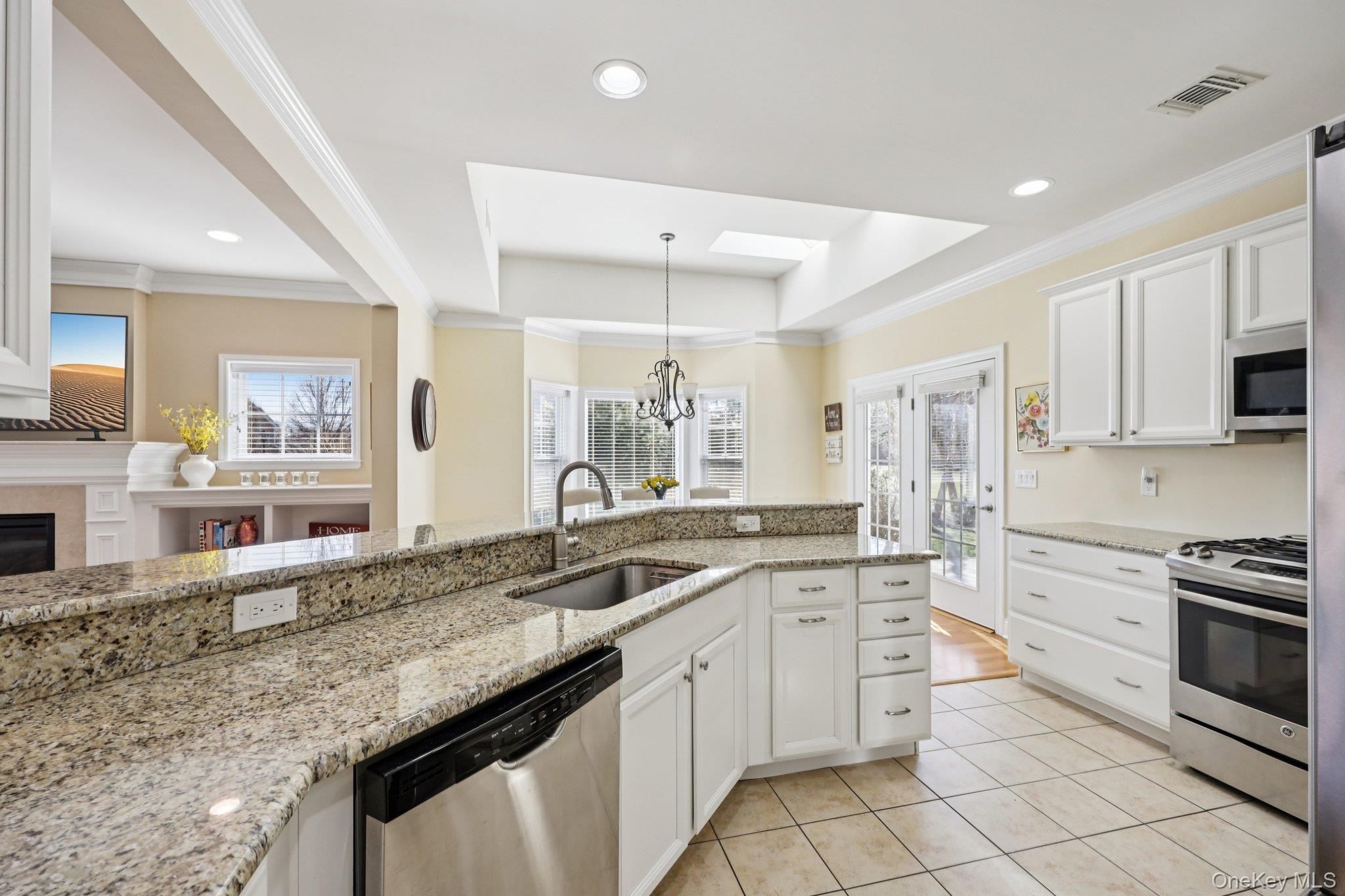 #17 photo, 153 Stoneleigh Drive, سوفولك Riverhead , NY 11901