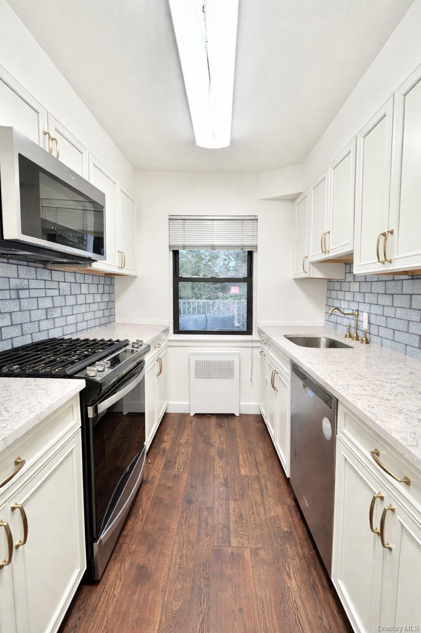 #5 photo, 1203 E Broadway E Broadway, Hewlett , NY 11557