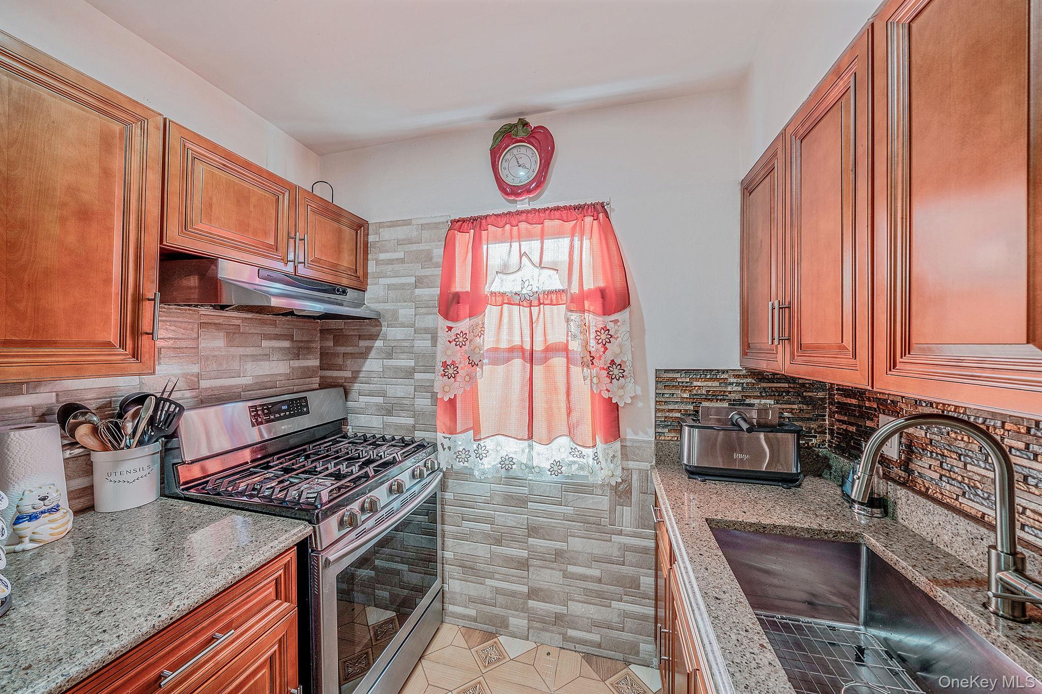 #7 photo, 10229 184th Street, كوينز Hollis , NY 11423