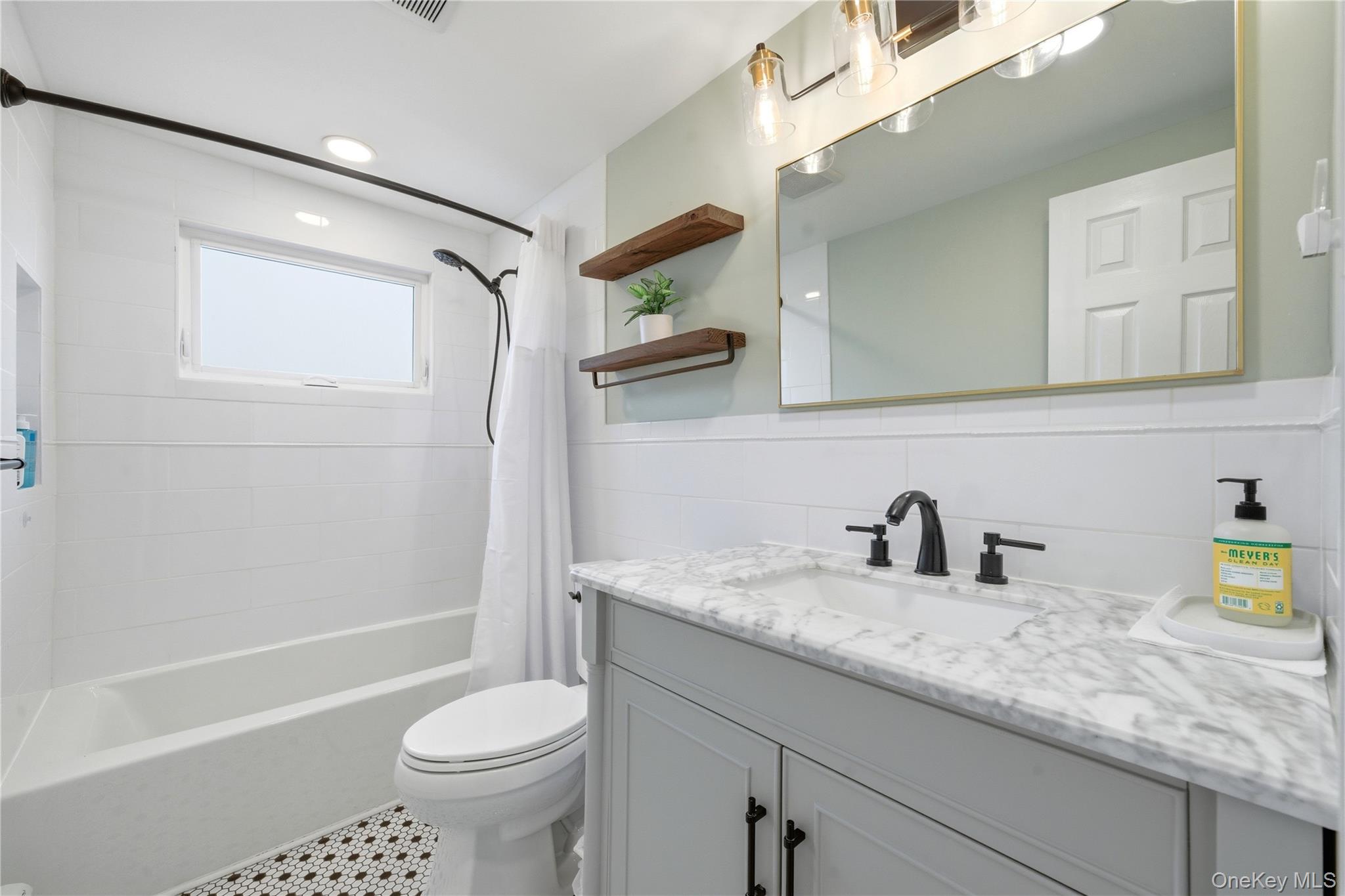 #20 photo, 214 Ralph Avenue, Babylon , NY 11702