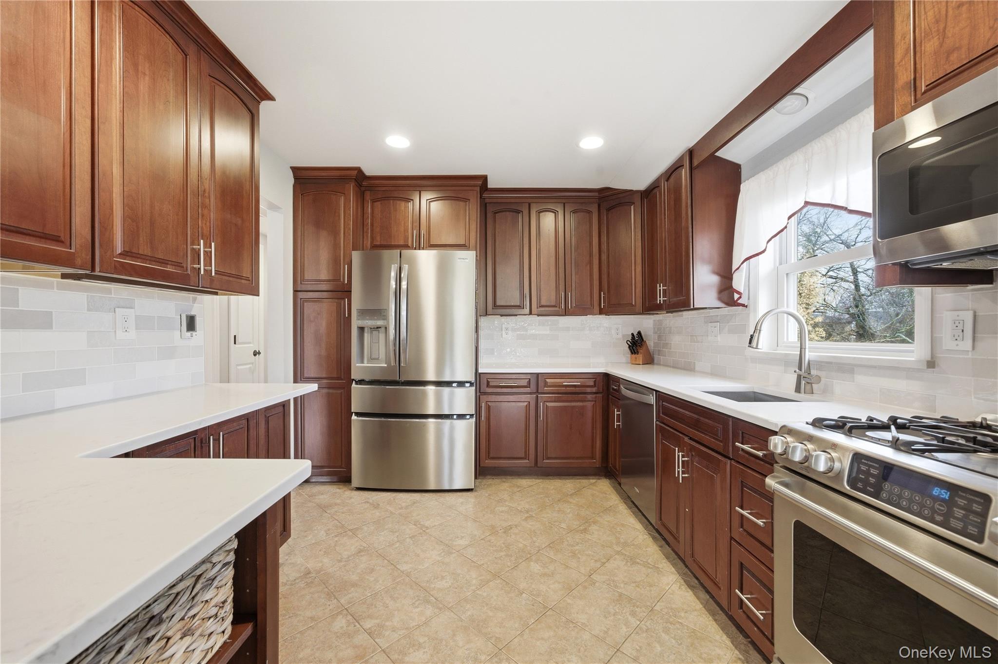 #6 photo, 214 Ralph Avenue, Babylon , NY 11702