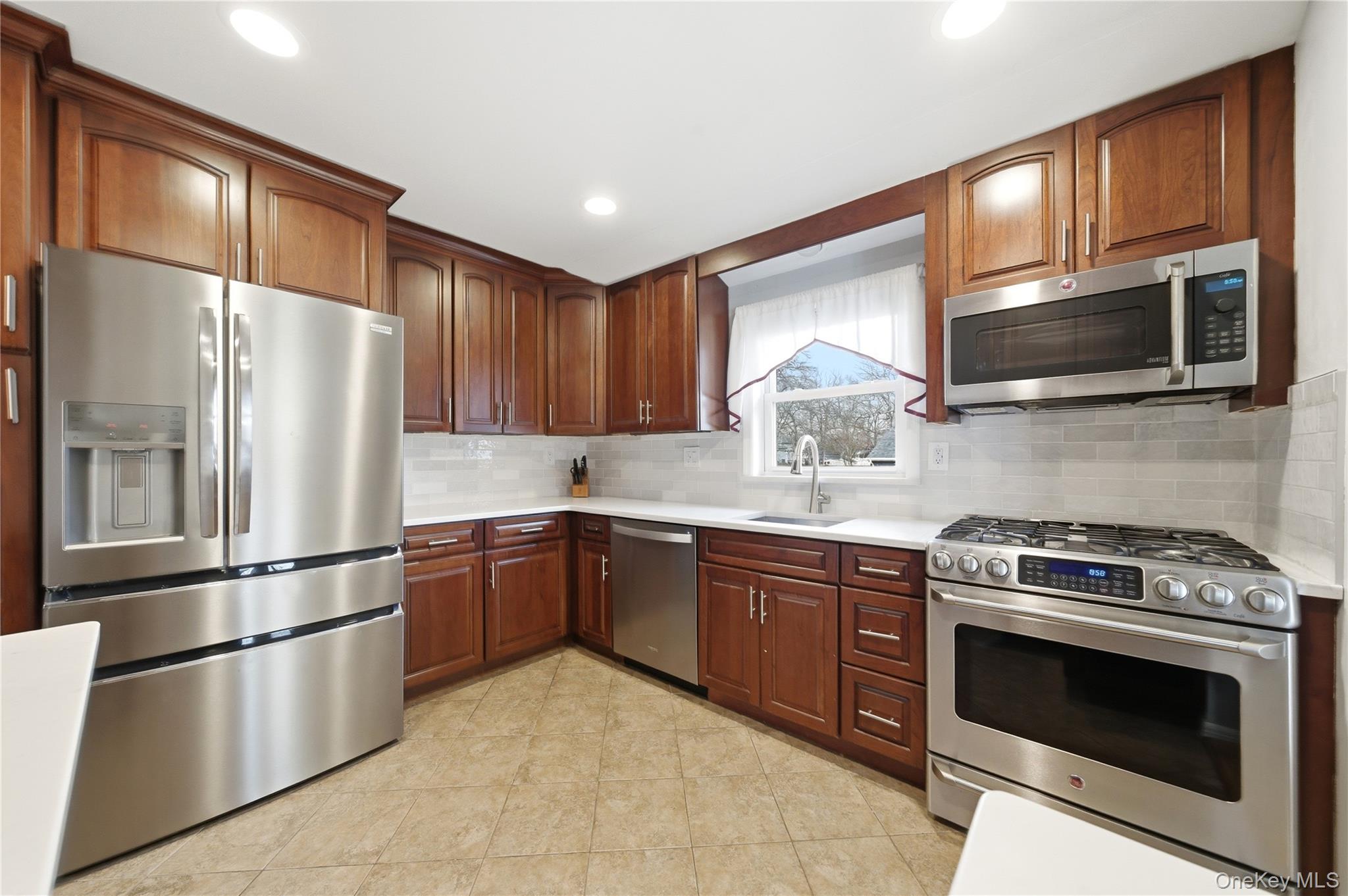 #8 photo, 214 Ralph Avenue, Babylon , NY 11702