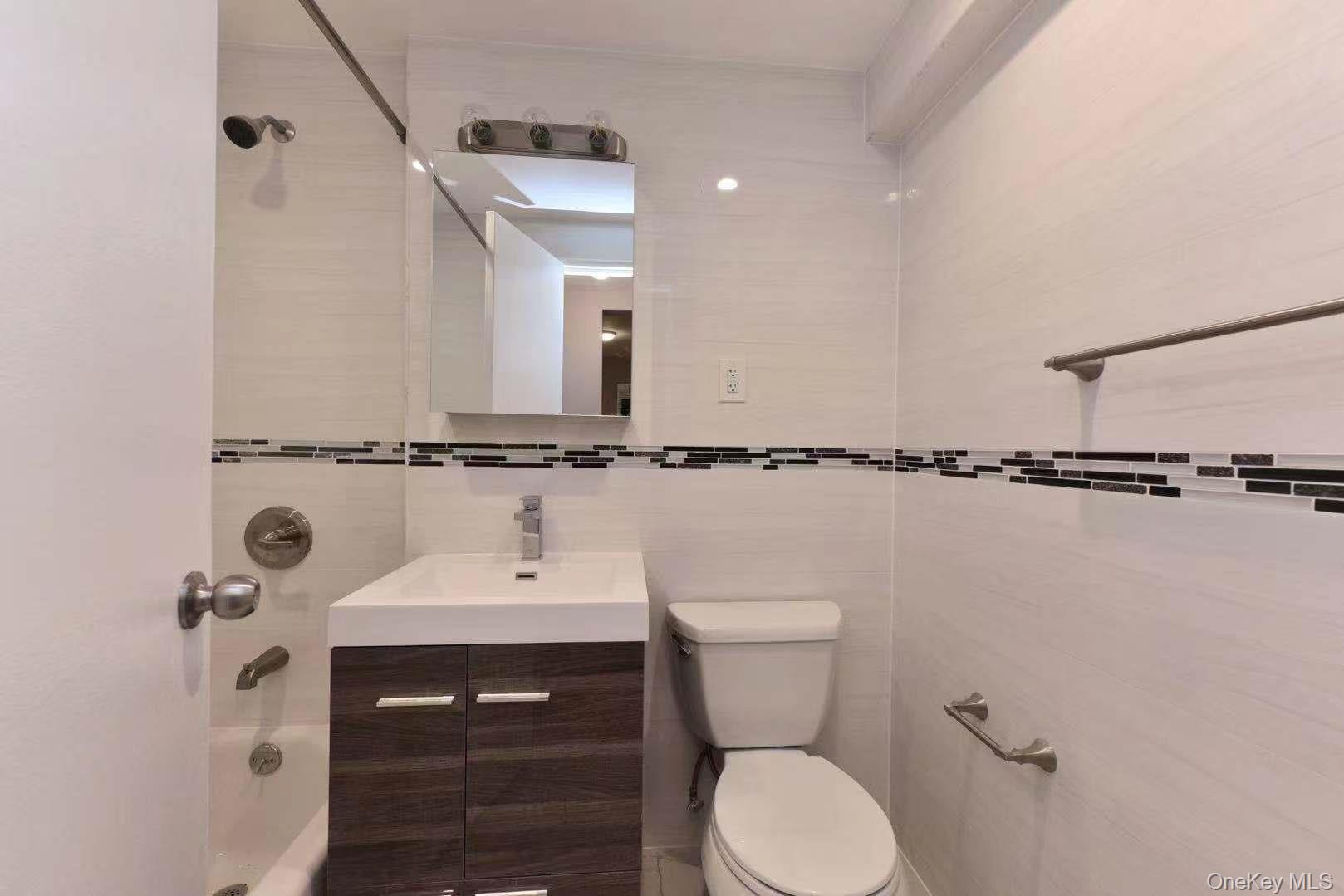 #13 photo, 15272 Melbourne Avenue, Flushing , NY 11367