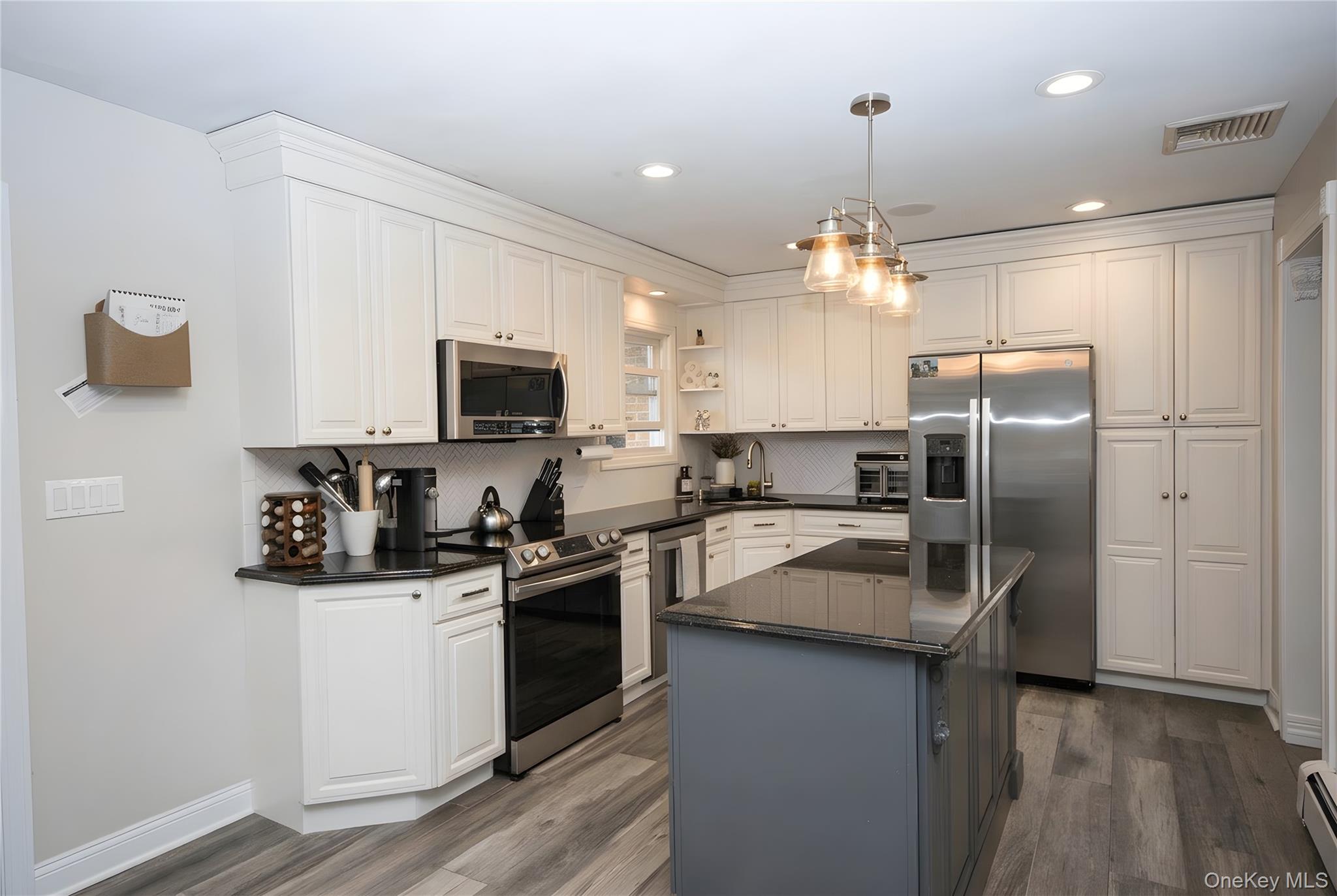 #9 photo, 27 Ferndale Avenue, সাফোক কাউন্টি Miller Place , NY 11764