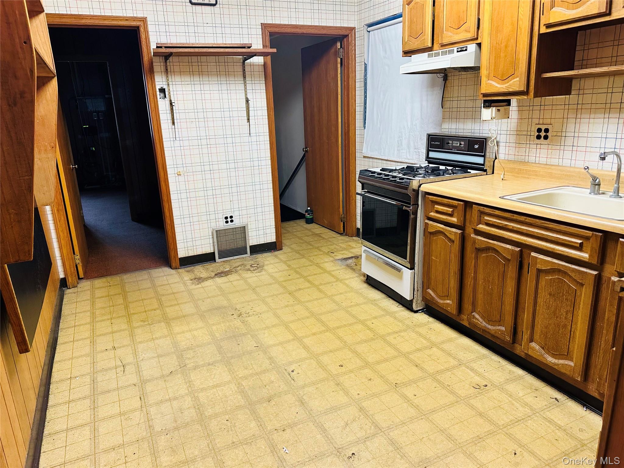 #17 photo, 211 Depot Road, Huntington Station , NY 11746