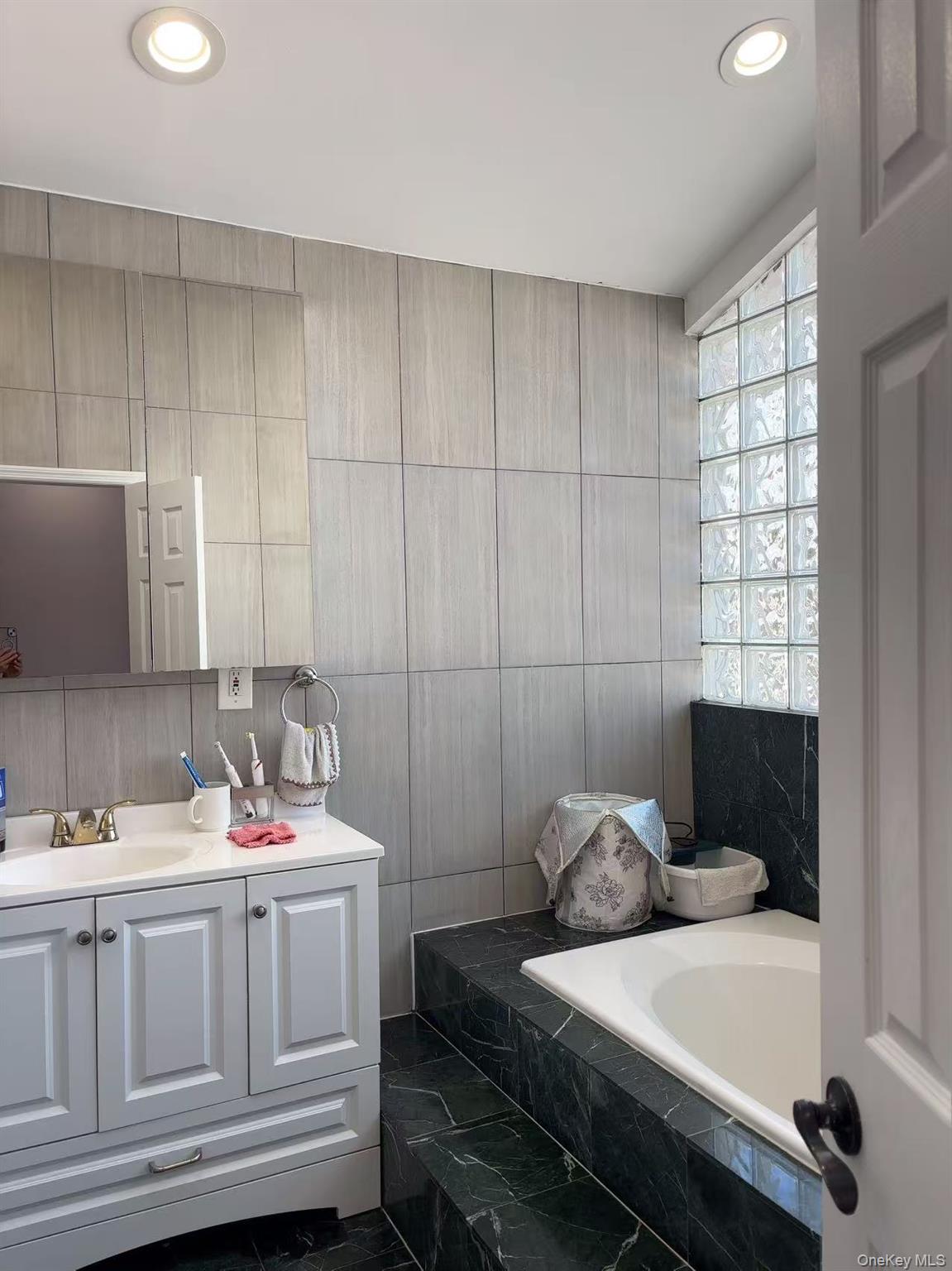 #10 photo, 126 Bellmore Road, 長島 East Meadow , NY 11554