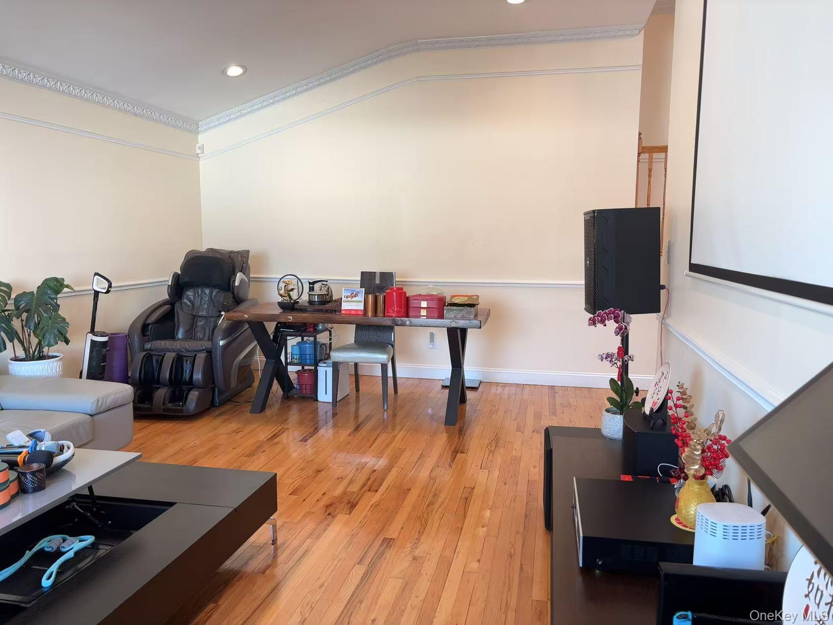 #4 photo, 126 Bellmore Road, 長島 East Meadow , NY 11554