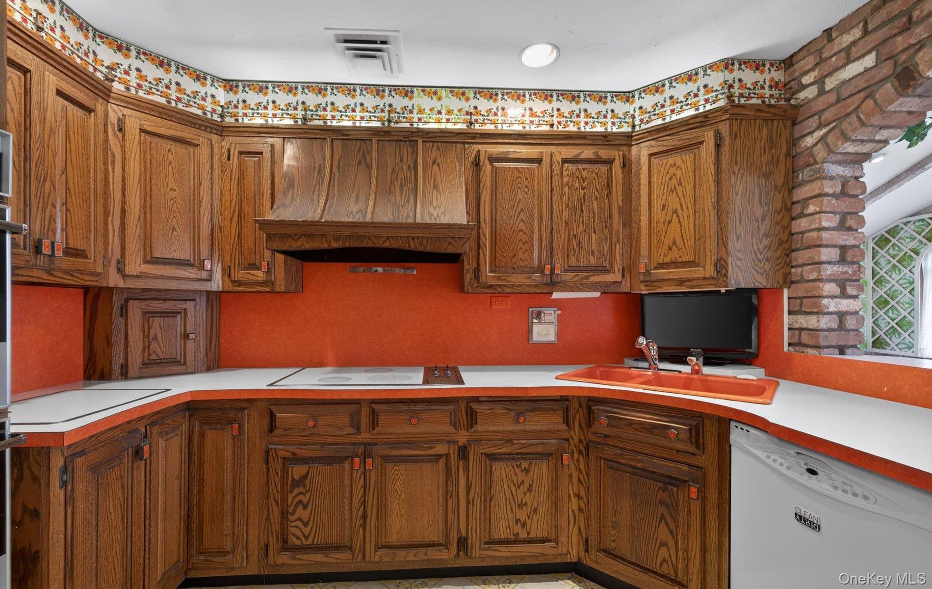 #8 photo, 7 Carling Drive, New Hyde Park , NY 11040