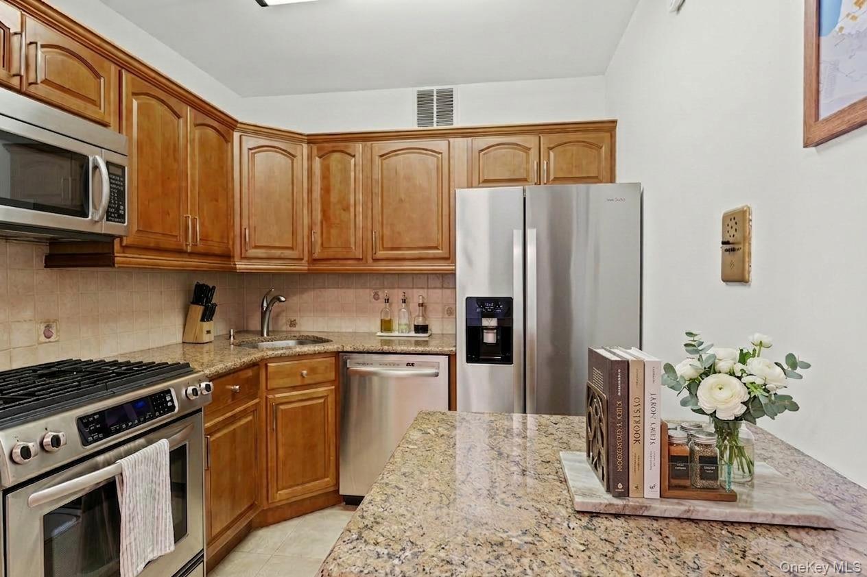 #6 photo, 300 E 40 Street, مانهاتن New York (Manhattan) , NY 10016